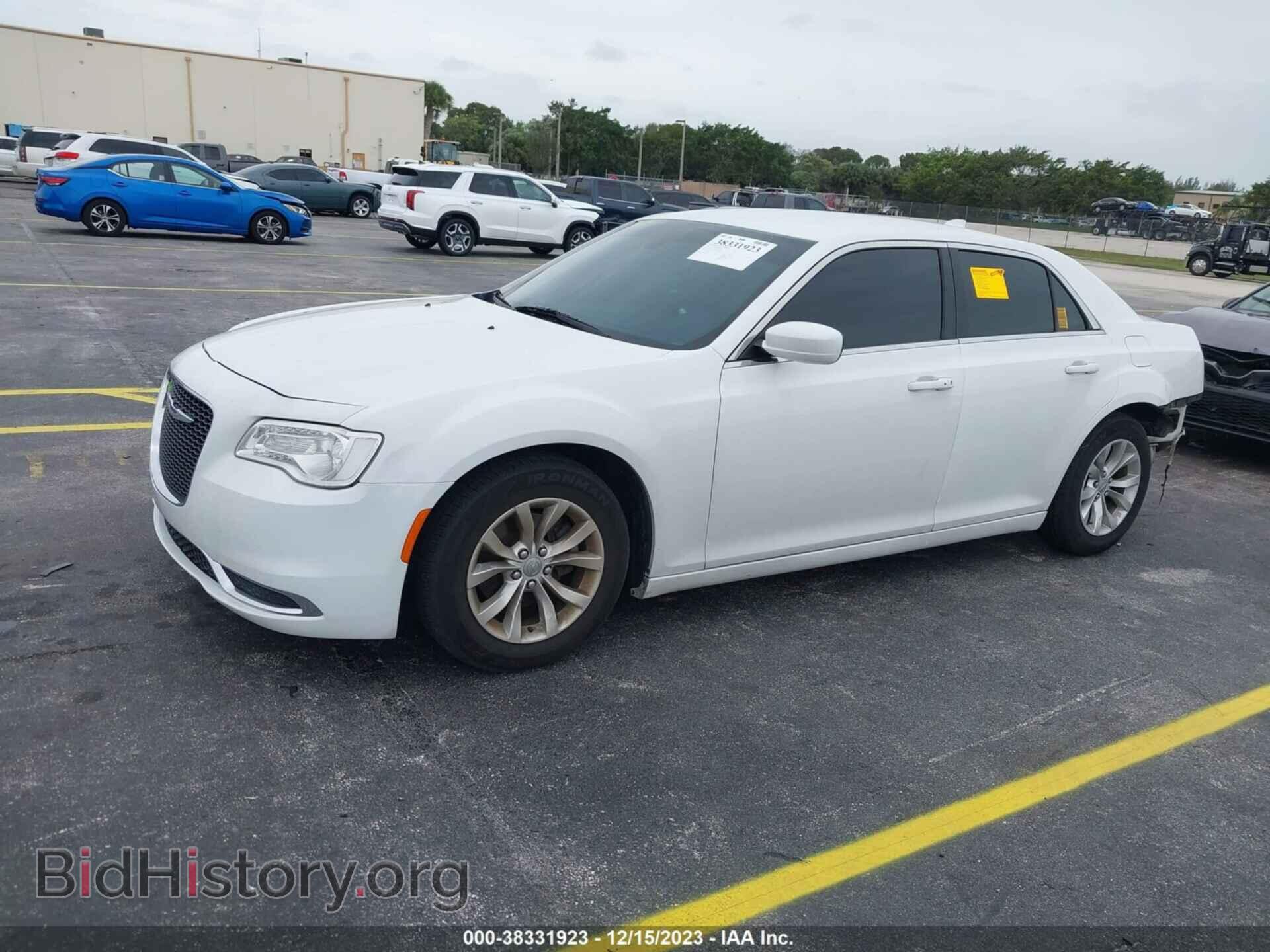 2015 CHRYSLER 300 - VIN: 2C3CCAAG3FH807076 - Фото 2
