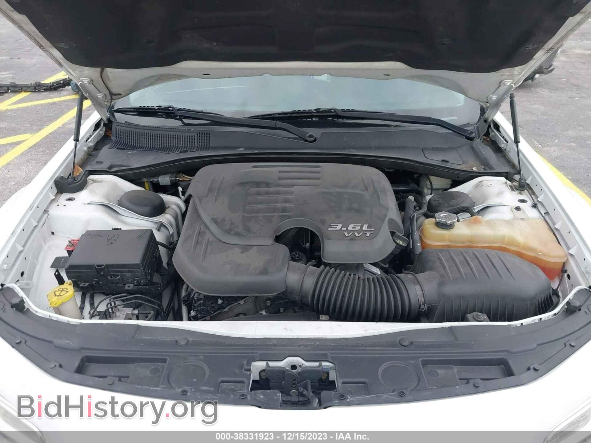 2015 CHRYSLER 300 - VIN: 2C3CCAAG3FH807076 - Фото 10