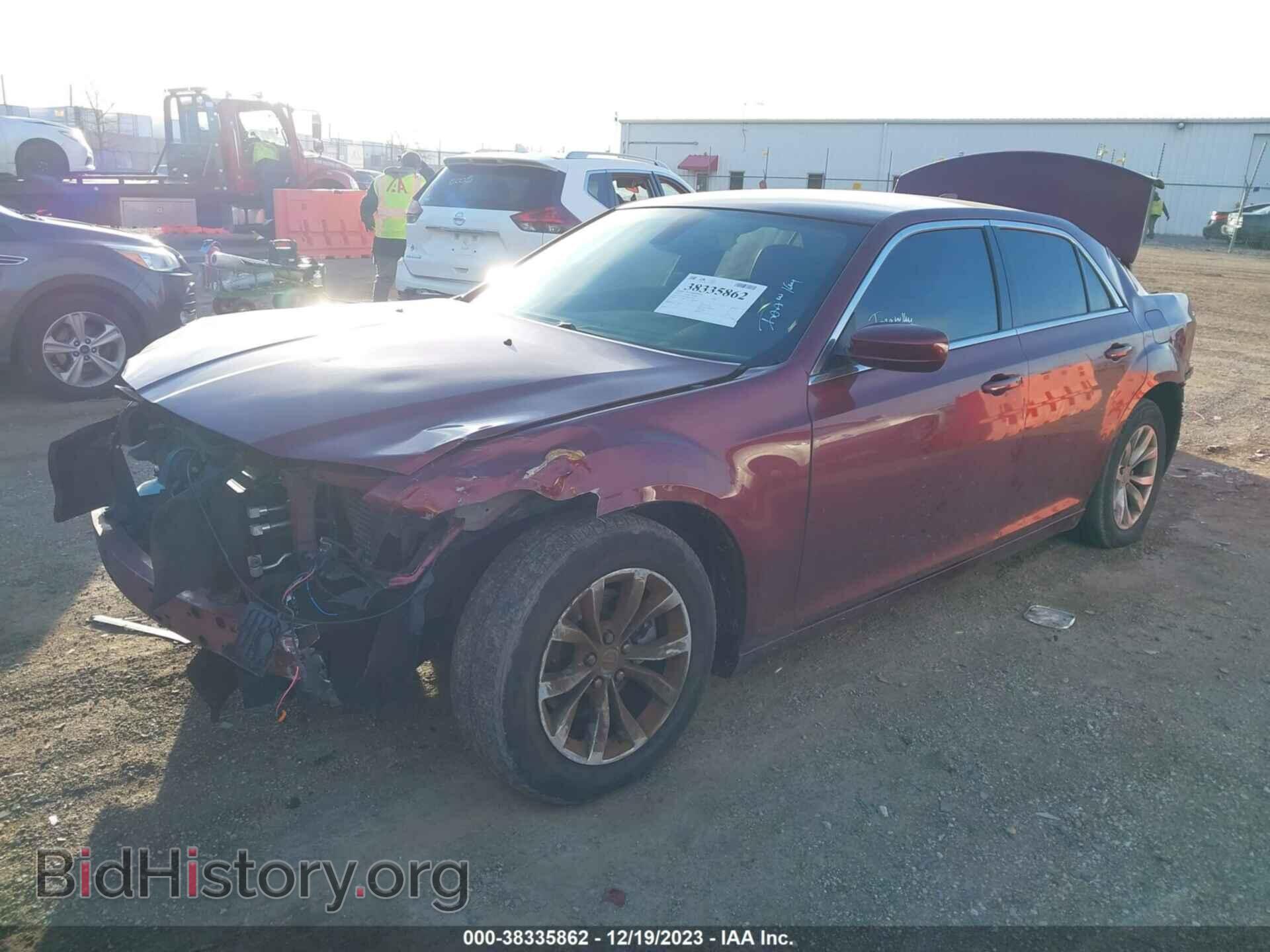 2016 CHRYSLER 300 - VIN: 2C3CCAAG4GH197741 - Фото 2