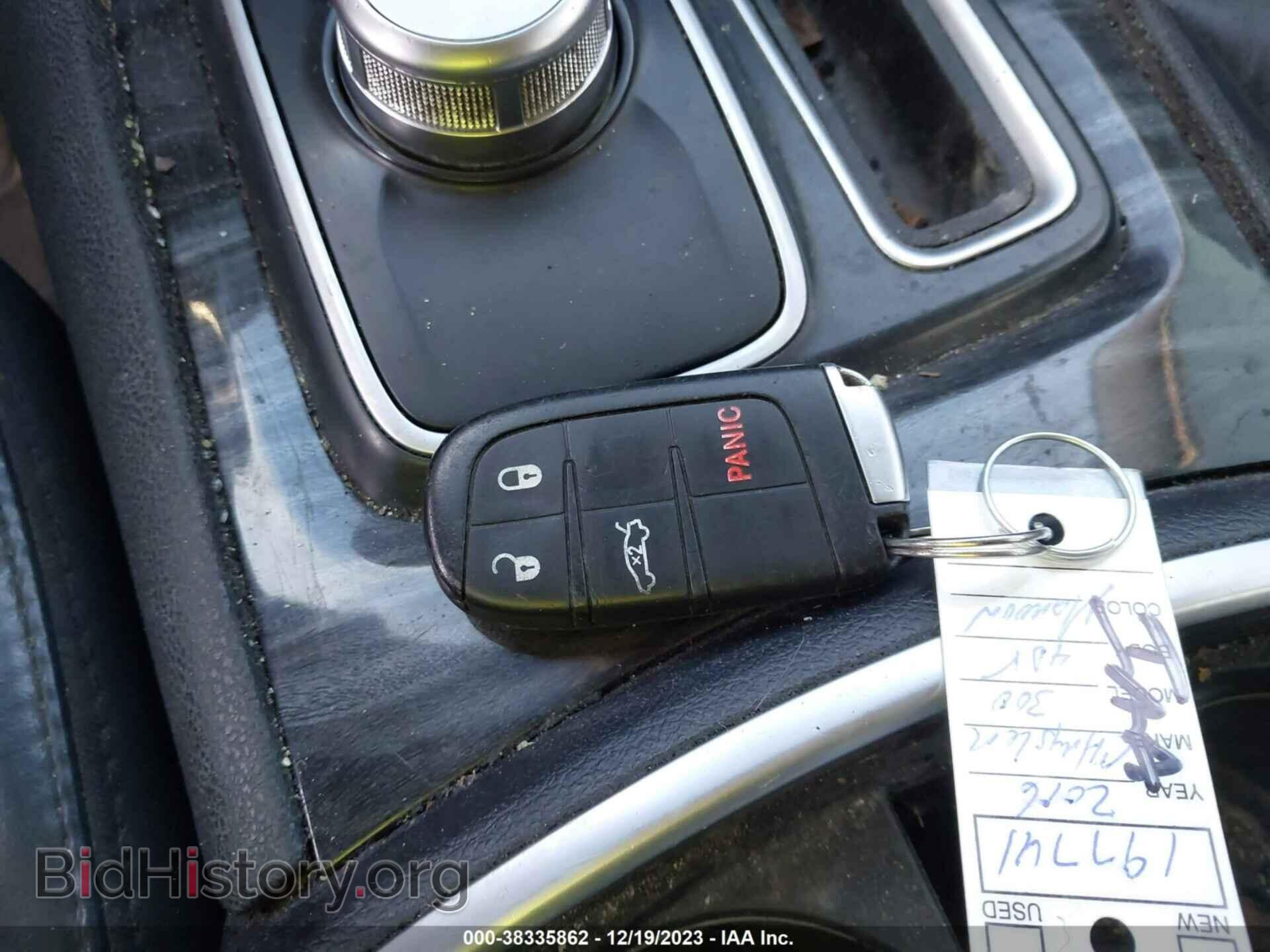 2016 CHRYSLER 300 - VIN: 2C3CCAAG4GH197741 - Фото 11