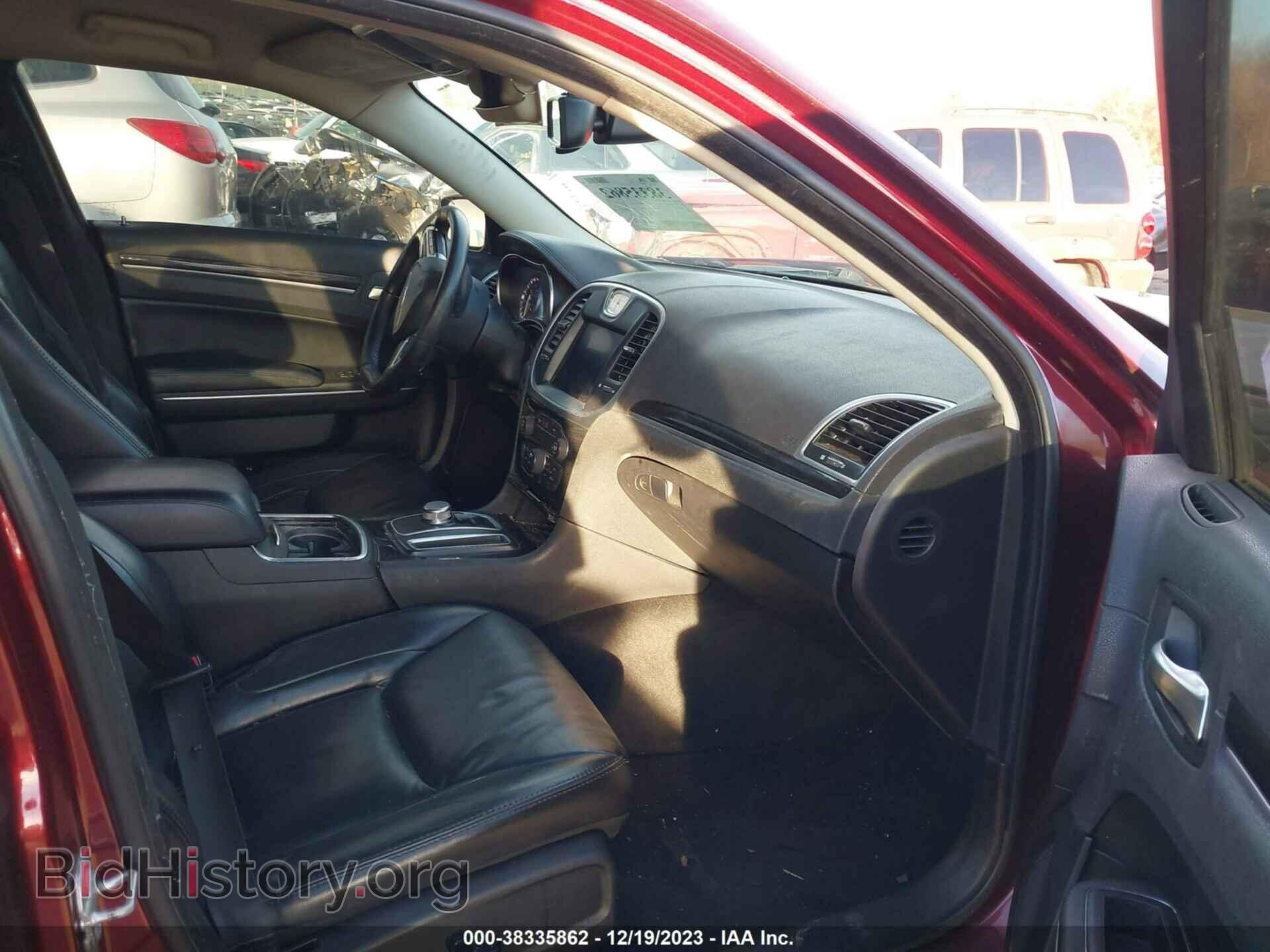 2016 CHRYSLER 300 - VIN: 2C3CCAAG4GH197741 - Фото 5