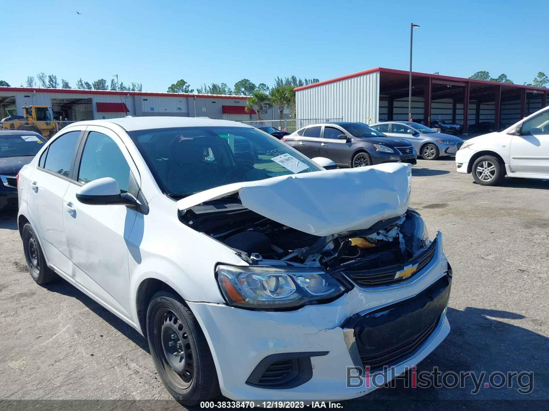 Photo 1G1JB5SH4J4133586 - CHEVROLET SONIC 2018