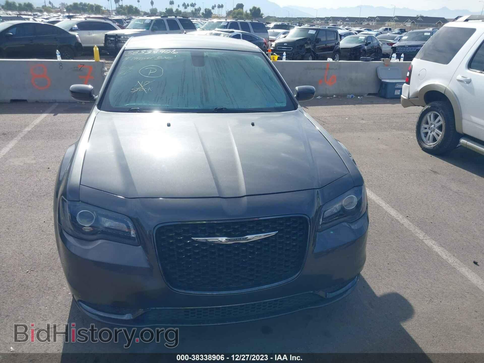 2019 CHRYSLER 300 - VIN: 2C3CCAAG4KH582452 - Фото 6