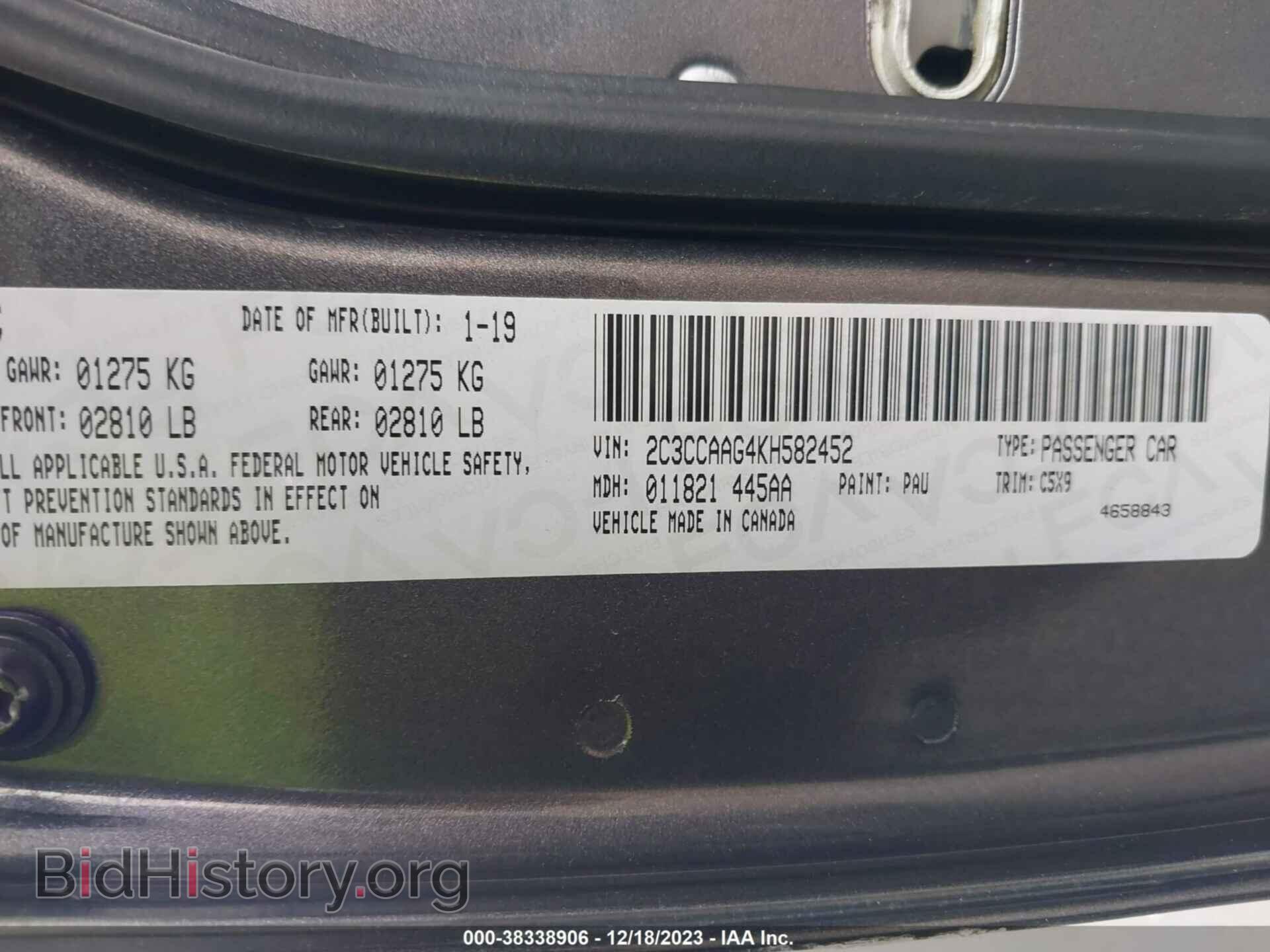 2019 CHRYSLER 300 - VIN: 2C3CCAAG4KH582452 - Фото 9
