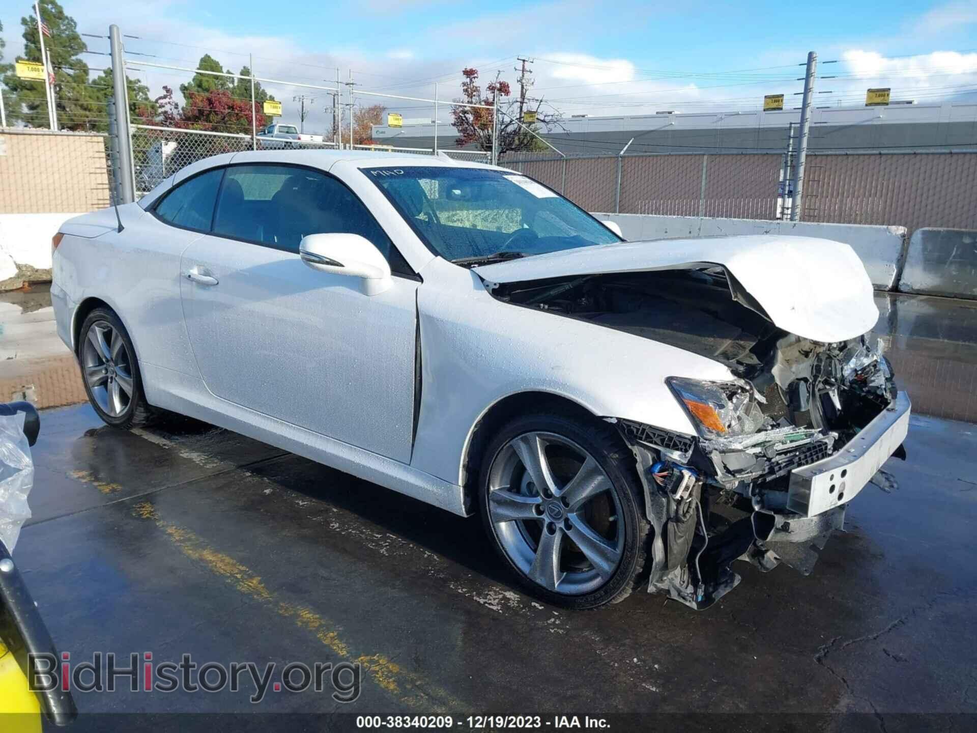 Photo JTHFF2C27F2532620 - LEXUS IS 250C 2015