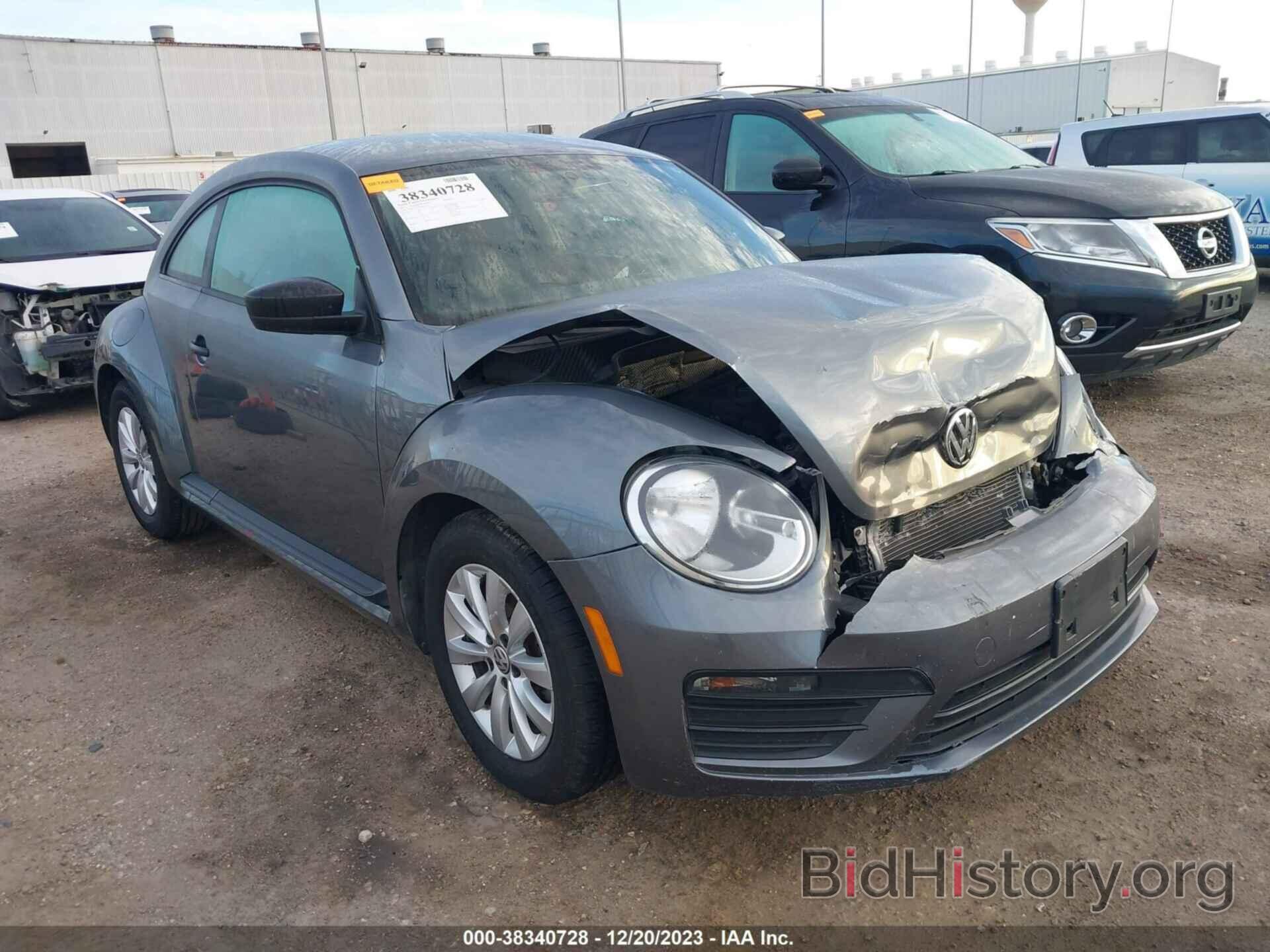 Photo 3VWF17AT7HM610511 - VOLKSWAGEN BEETLE 2017