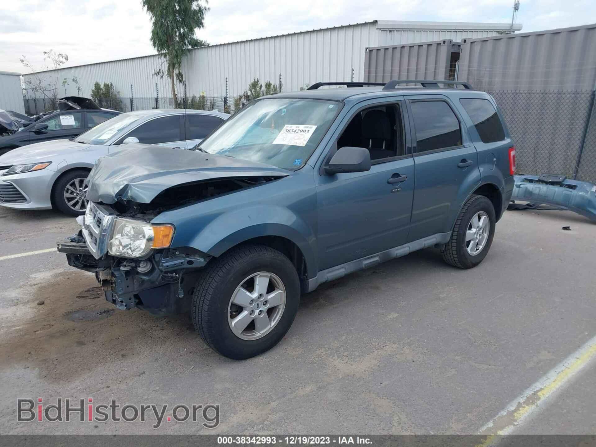 2010 FORD ESCAPE - VIN: 1FMCU0D74AKB00757 - Фото 2