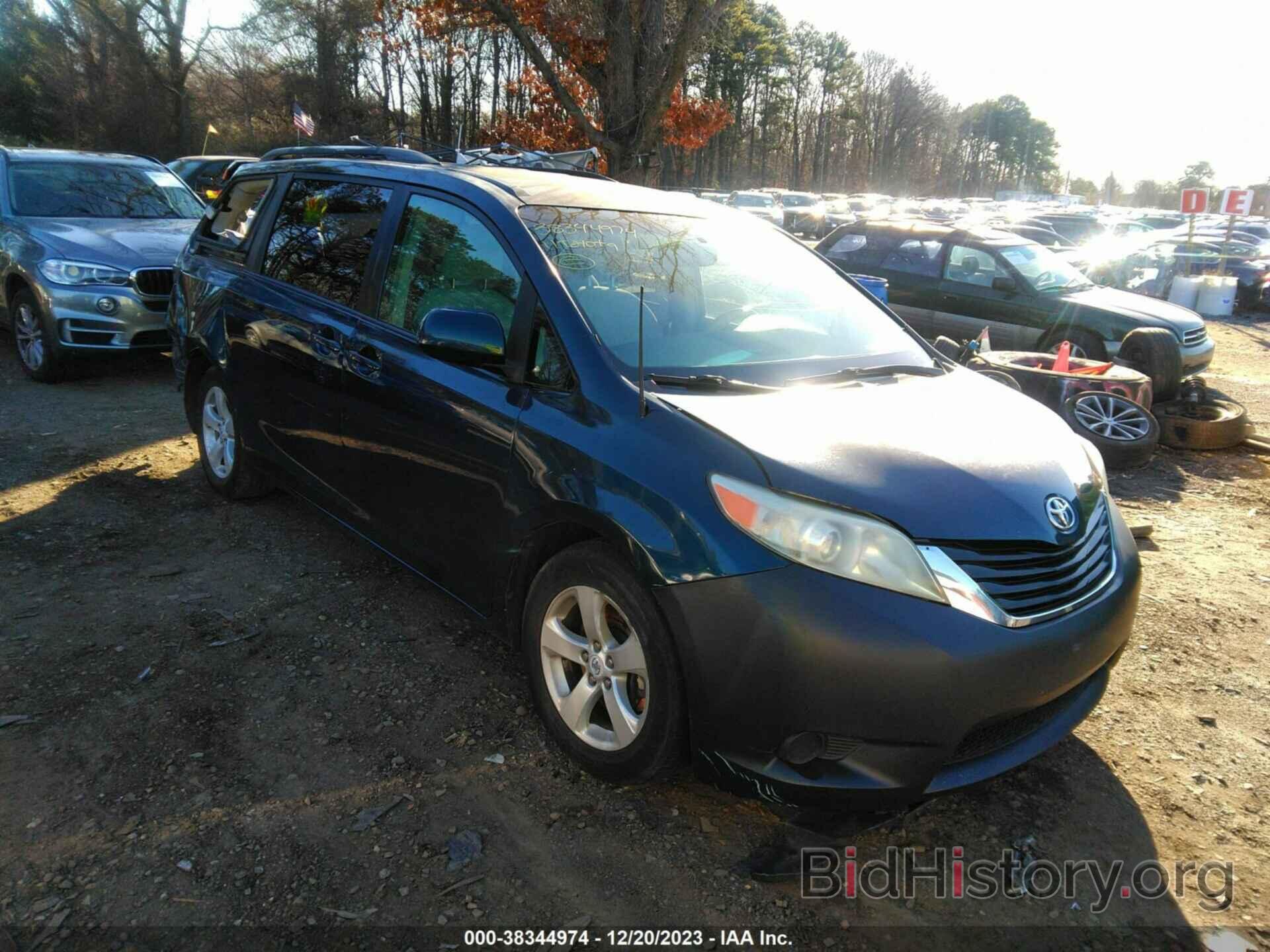 Фотография 5TDKK3DC2BS045191 - TOYOTA SIENNA 2011