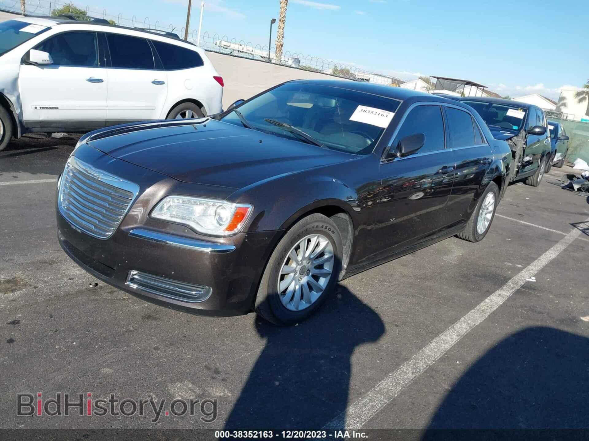 2012 CHRYSLER 300 - VIN: 2C3CCAAG8CH174537 - Фото 2
