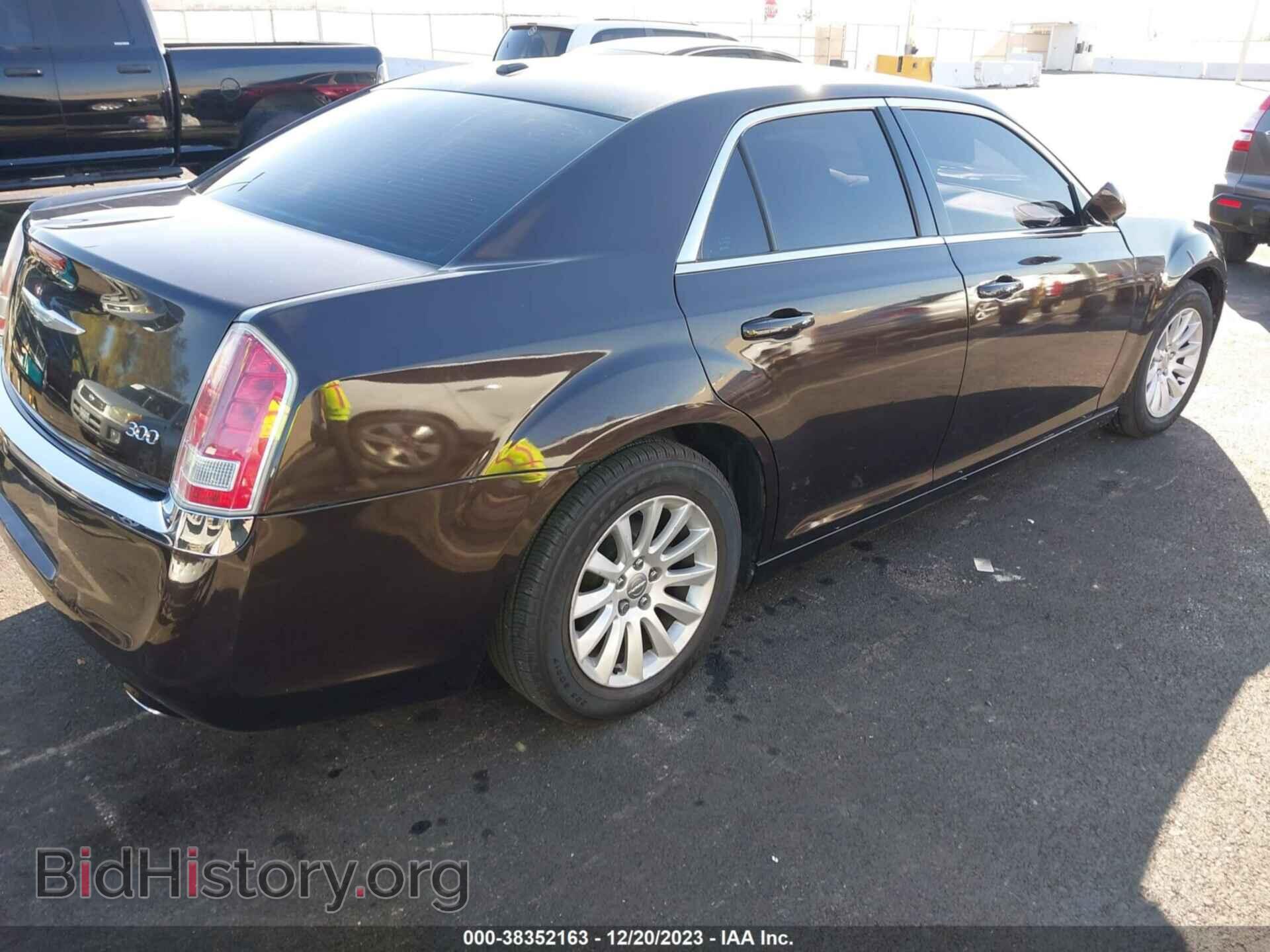 2012 CHRYSLER 300 - VIN: 2C3CCAAG8CH174537 - Фото 4