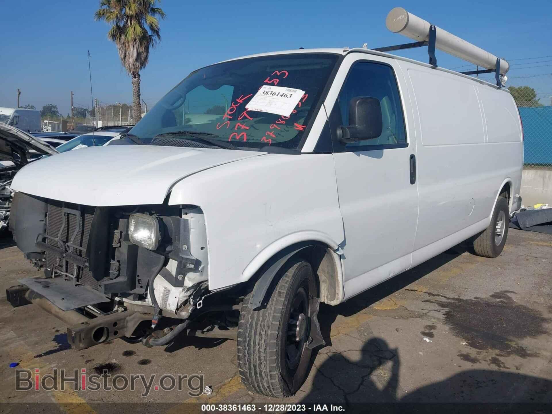 2011 CHEVROLET EXPRESS 3500 - VIN: 1GCZGUCG6B1137590 - Фото 2