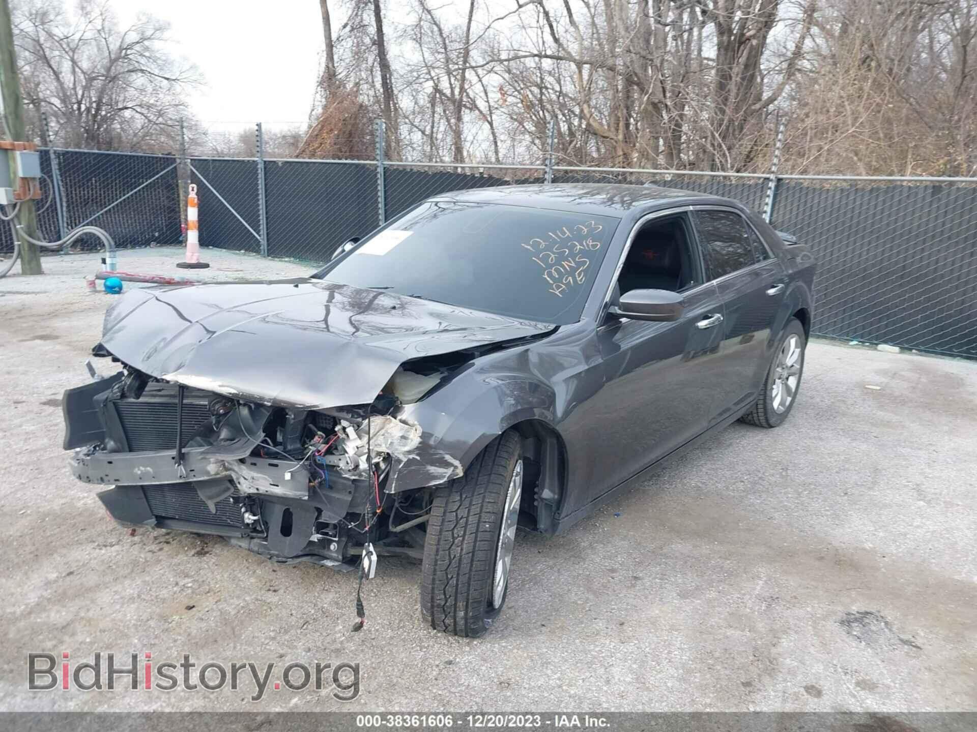 2019 CHRYSLER 300 - VIN: 2C3CCARG6KH517560 - Фото 2