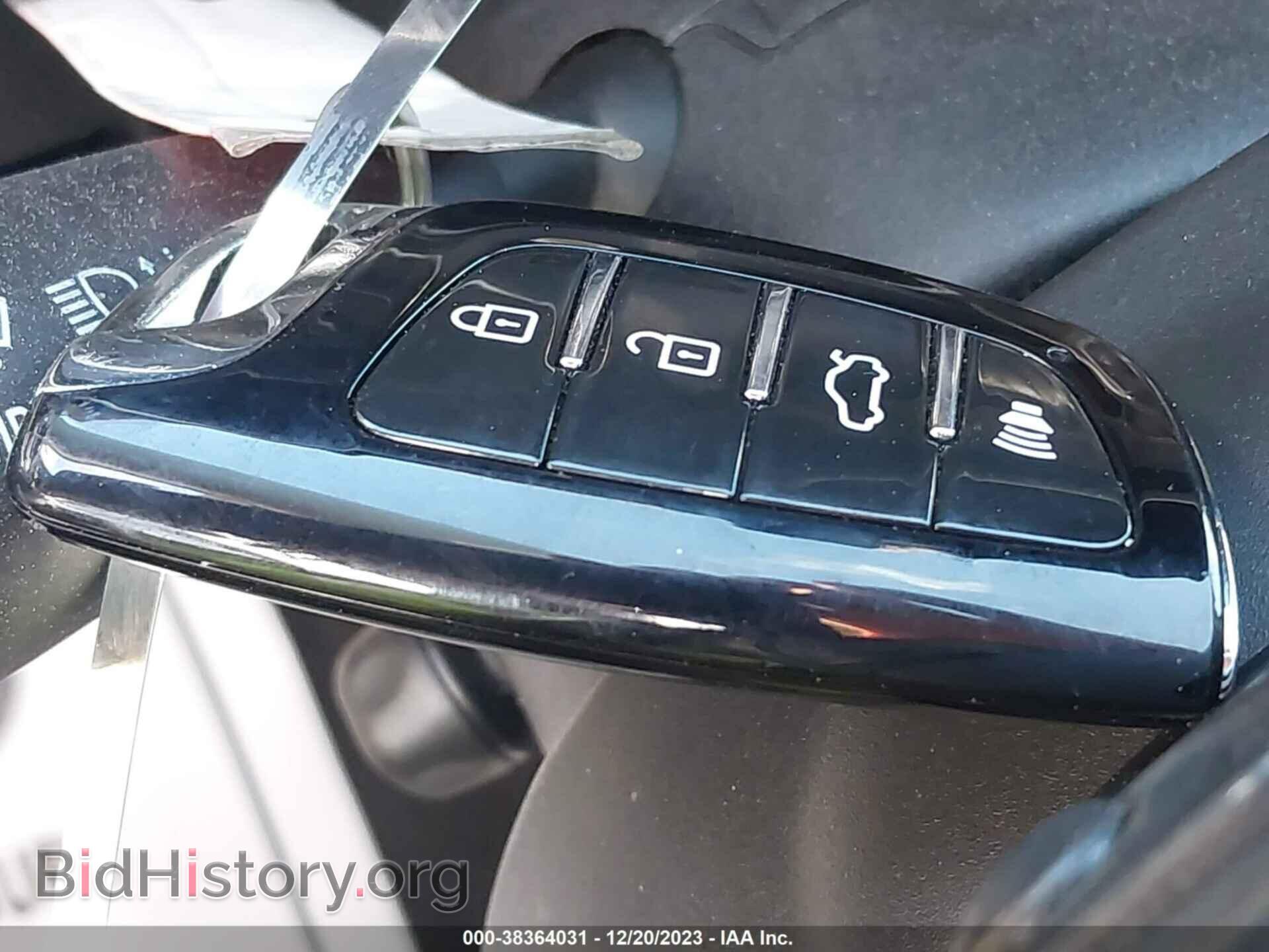 2016 CHRYSLER 300 - VIN: 2C3CCAEG1GH207460 - Фото 11