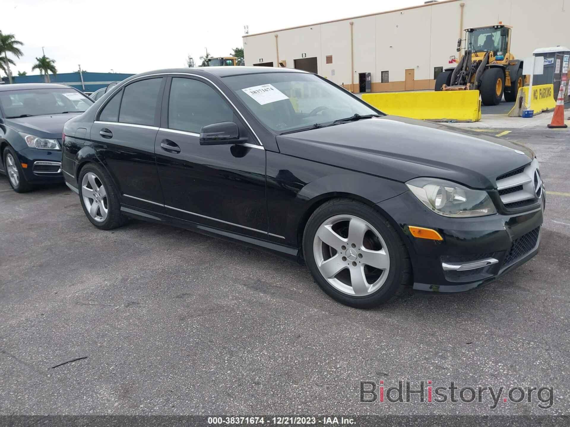 Photo WDDGF4HB0DA774409 - MERCEDES-BENZ C 250 2013