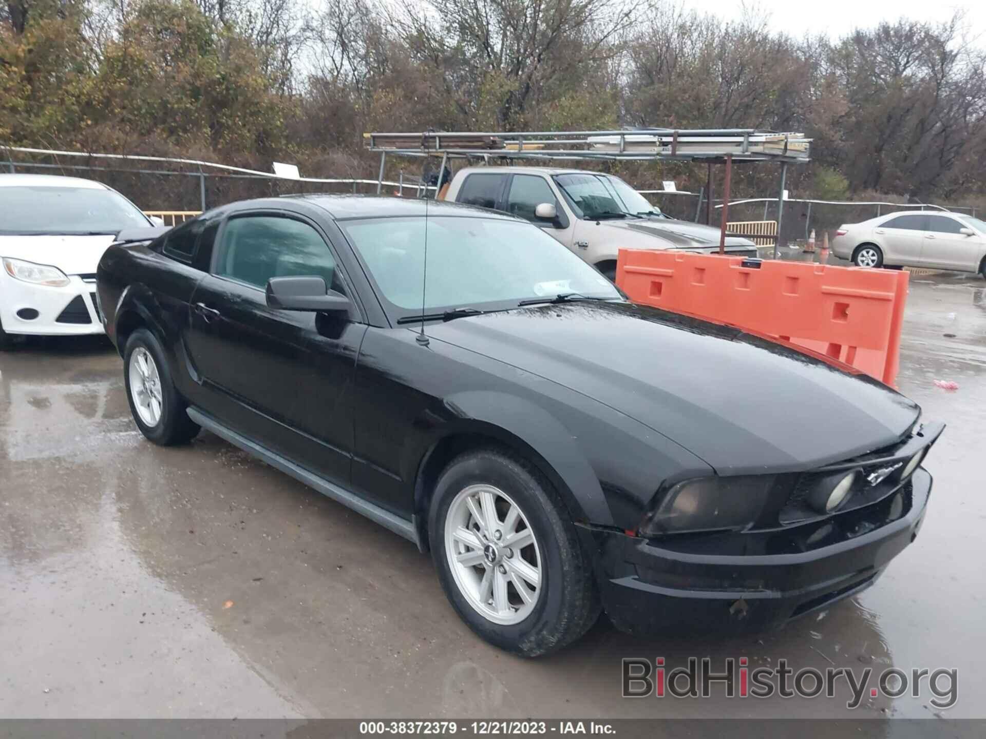 Photo 1ZVFT80N375308821 - FORD MUSTANG 2007