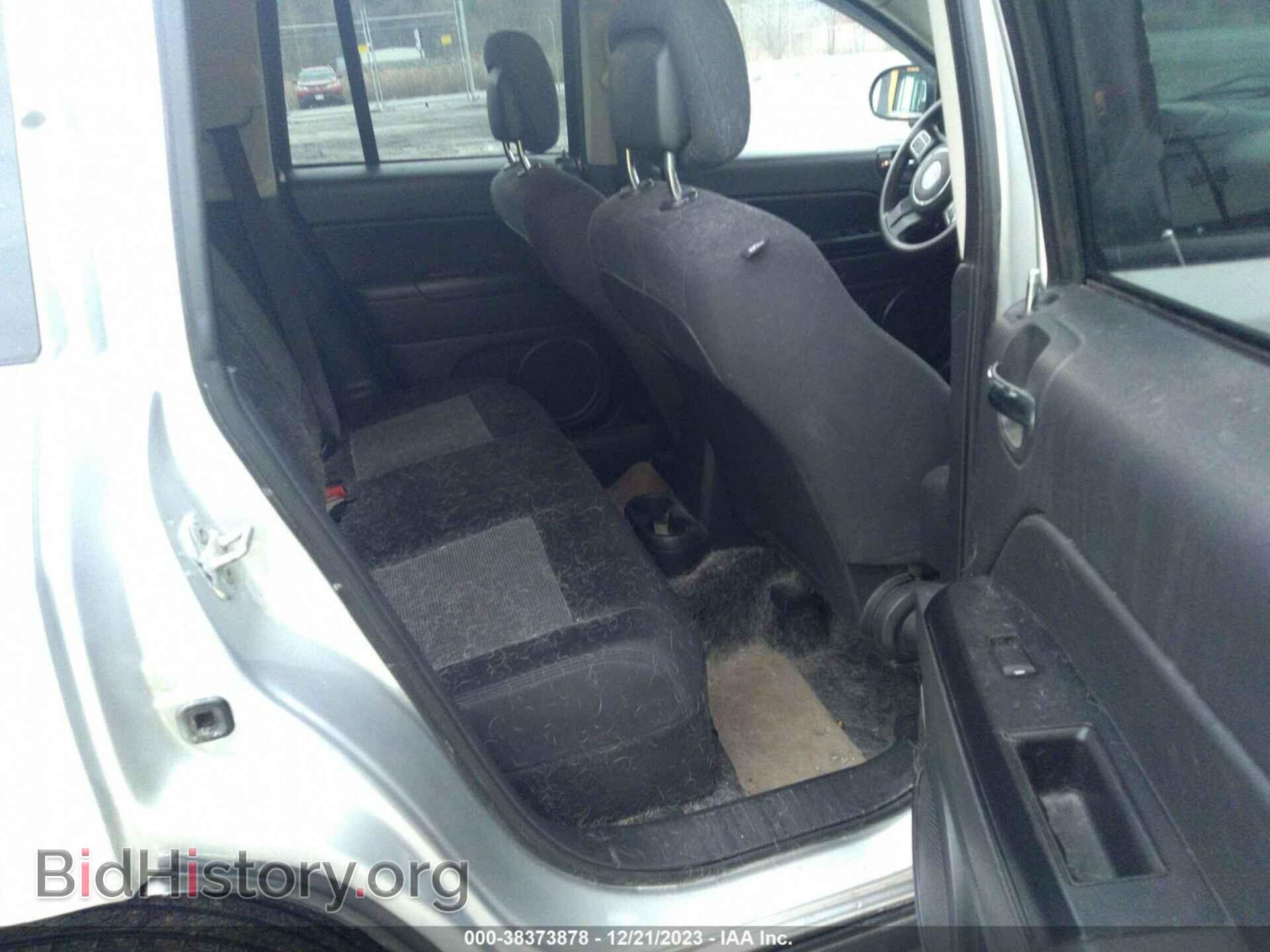 2012 JEEP COMPASS - VIN: 1C4NJDBBXCD562476 - Photo 8