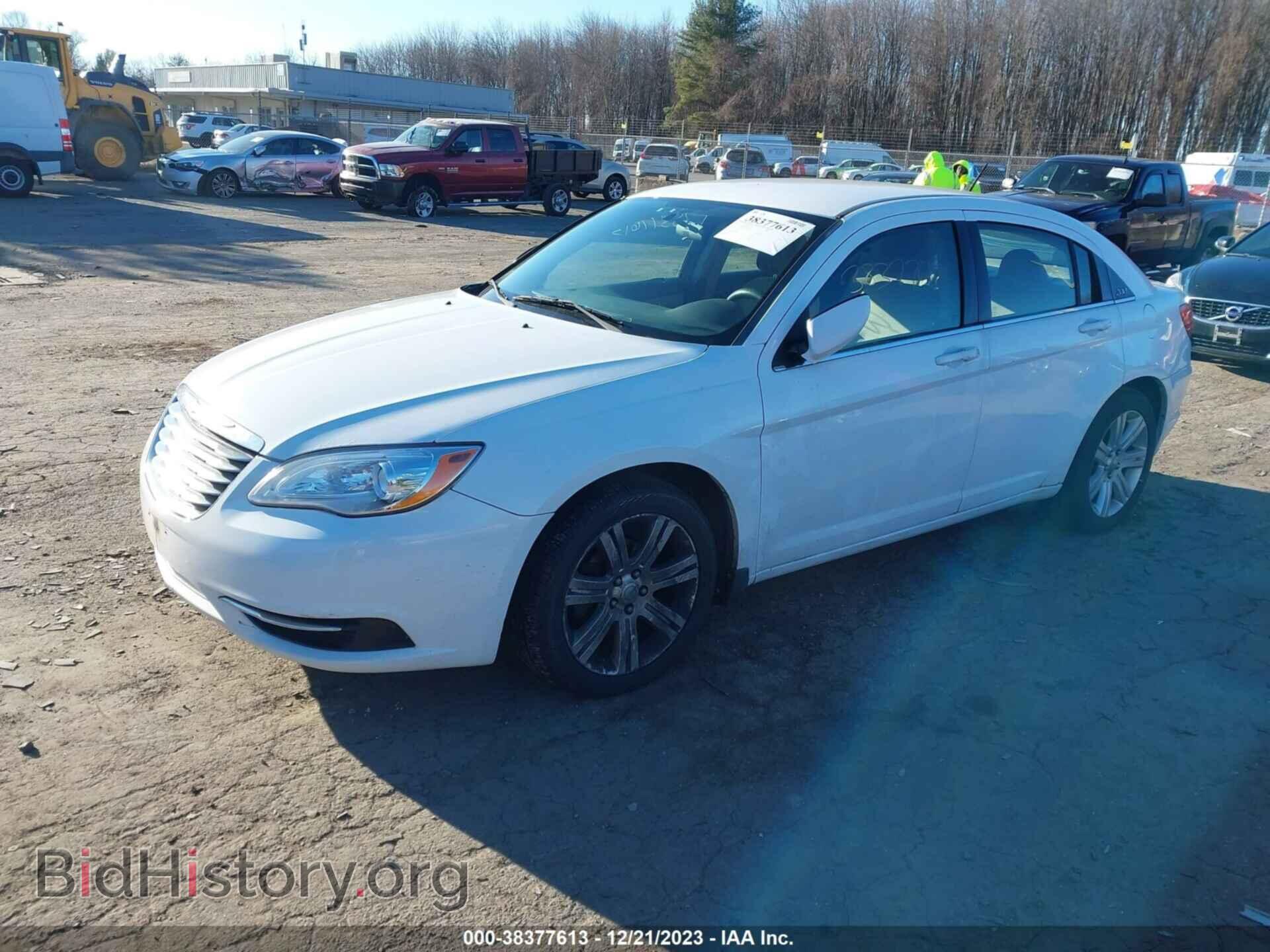 2013 CHRYSLER 200 - VIN: 1C3CCBAB3DN763417 - Photo 2