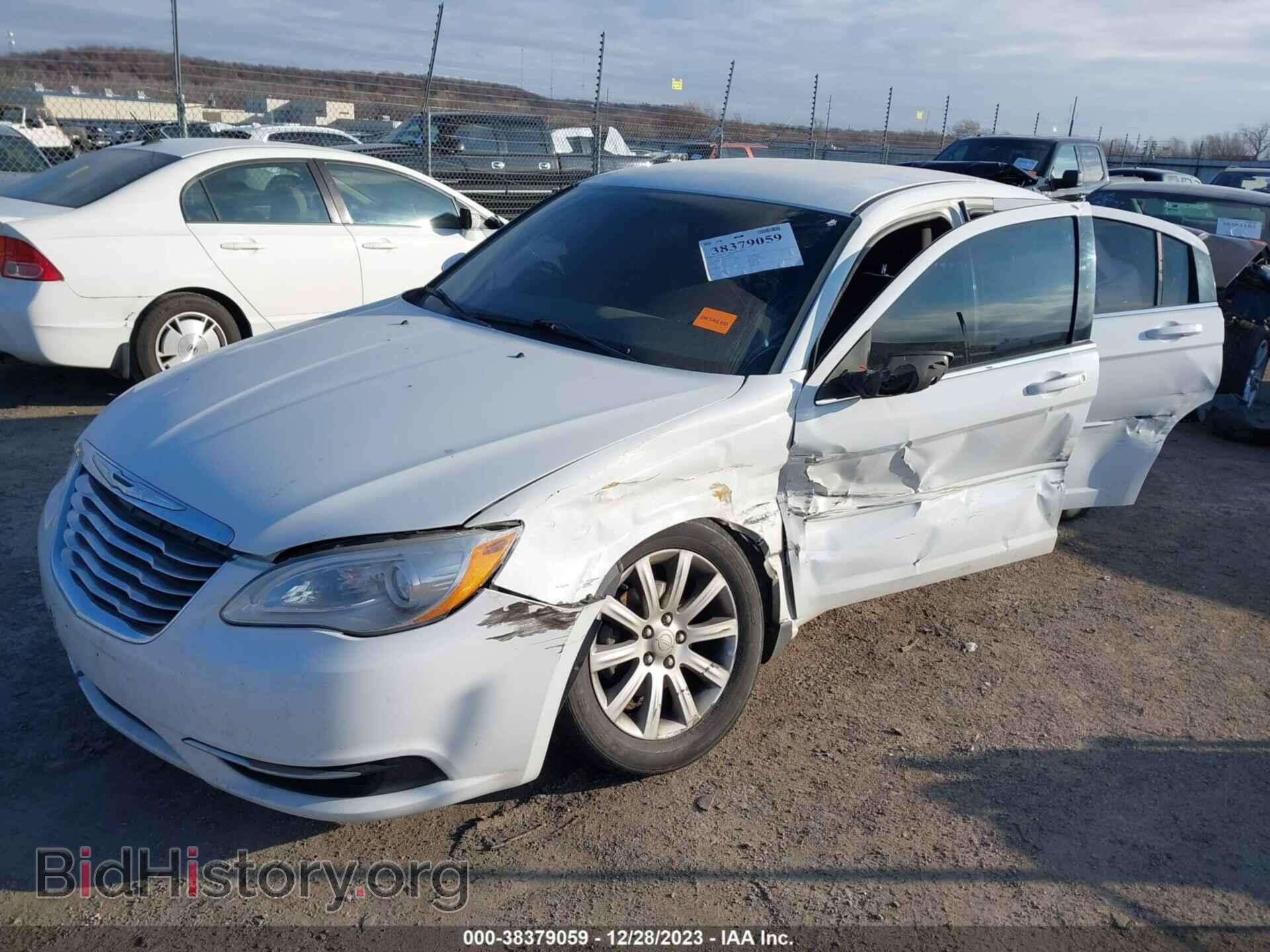 2013 CHRYSLER 200 - VIN: 1C3CCBBG7DN704283 - Фото 2
