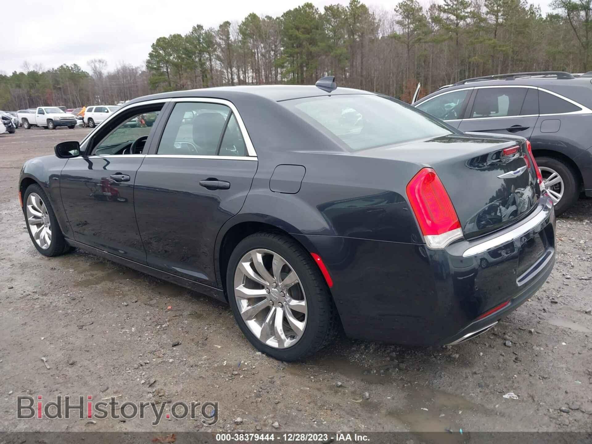 2019 CHRYSLER 300 - VIN: 2C3CCAAG1KH592789 - Фото 3