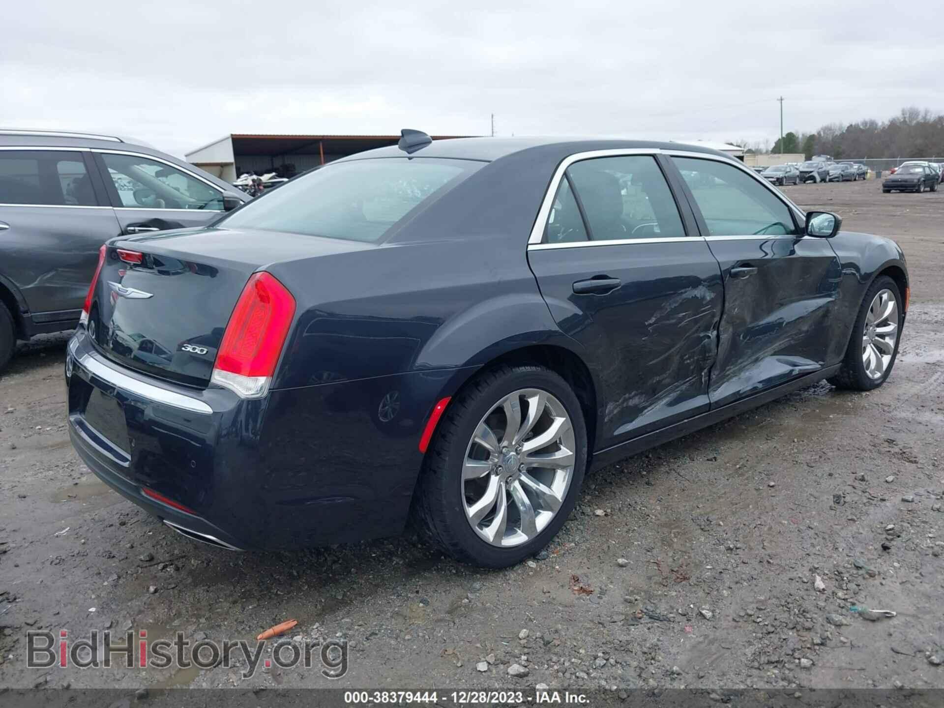 2019 CHRYSLER 300 - VIN: 2C3CCAAG1KH592789 - Фото 4