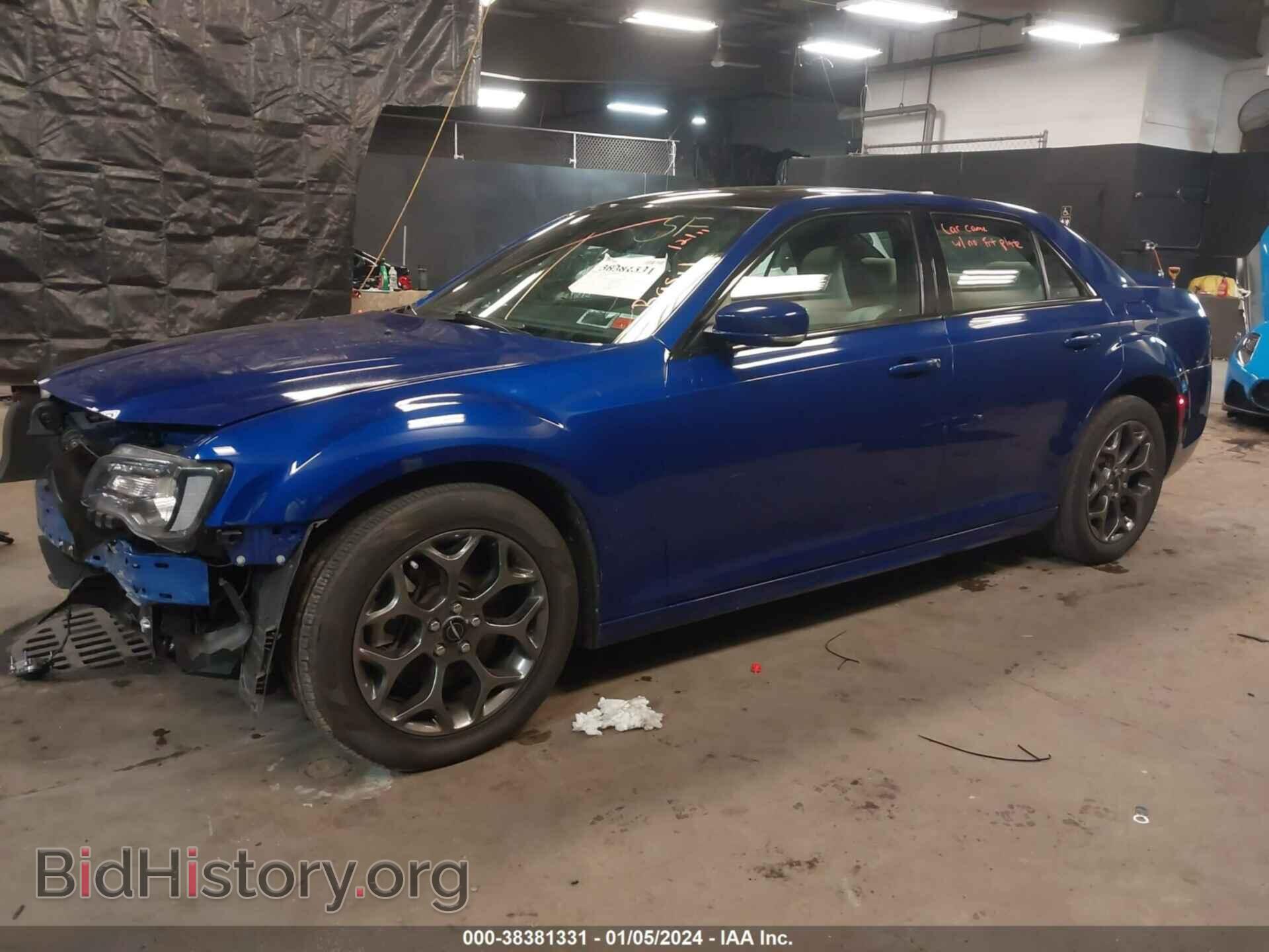 2018 CHRYSLER 300 - VIN: 2C3CCAGG0JH224965 - Фото 2