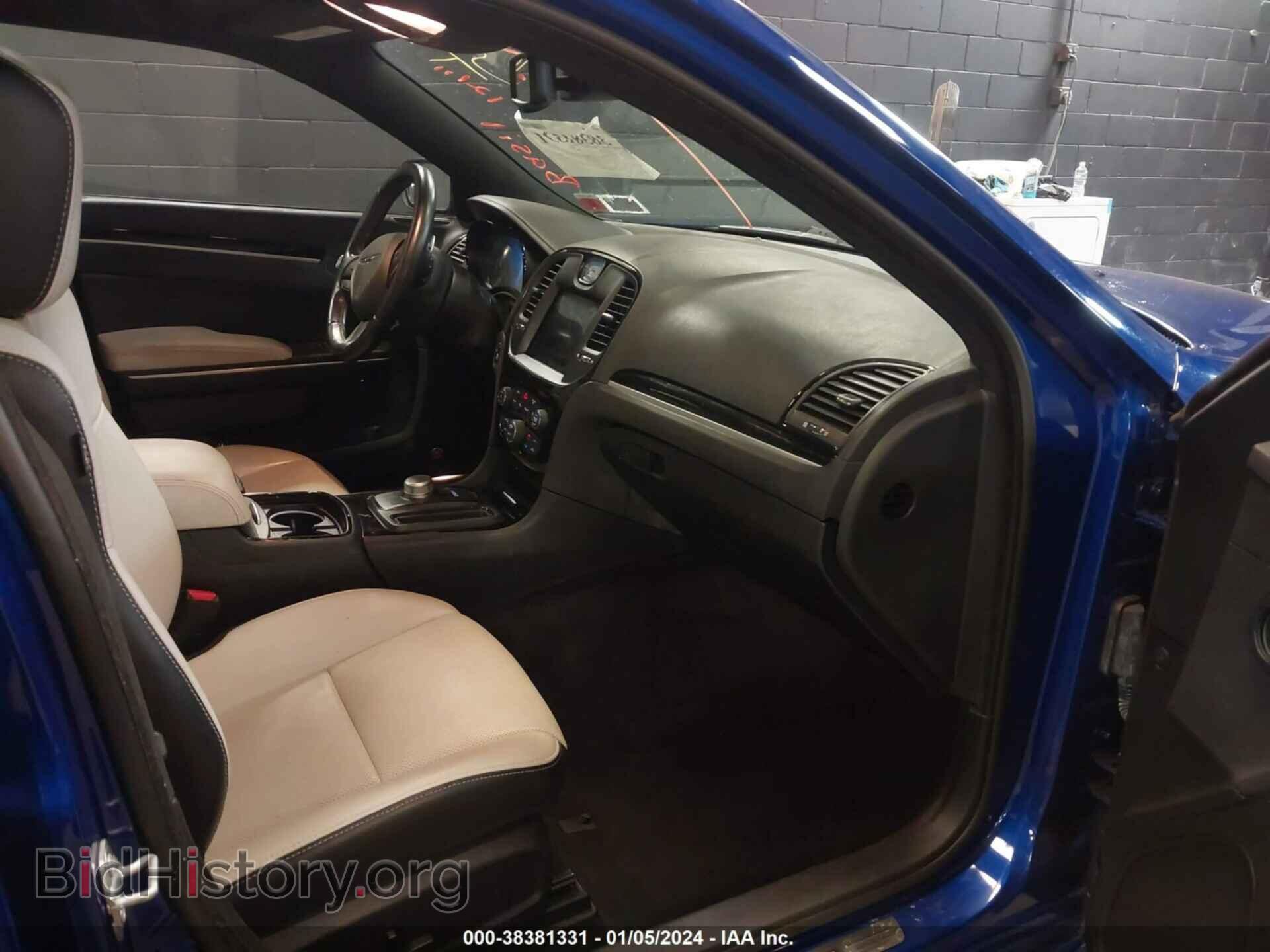 2018 CHRYSLER 300 - VIN: 2C3CCAGG0JH224965 - Фото 5