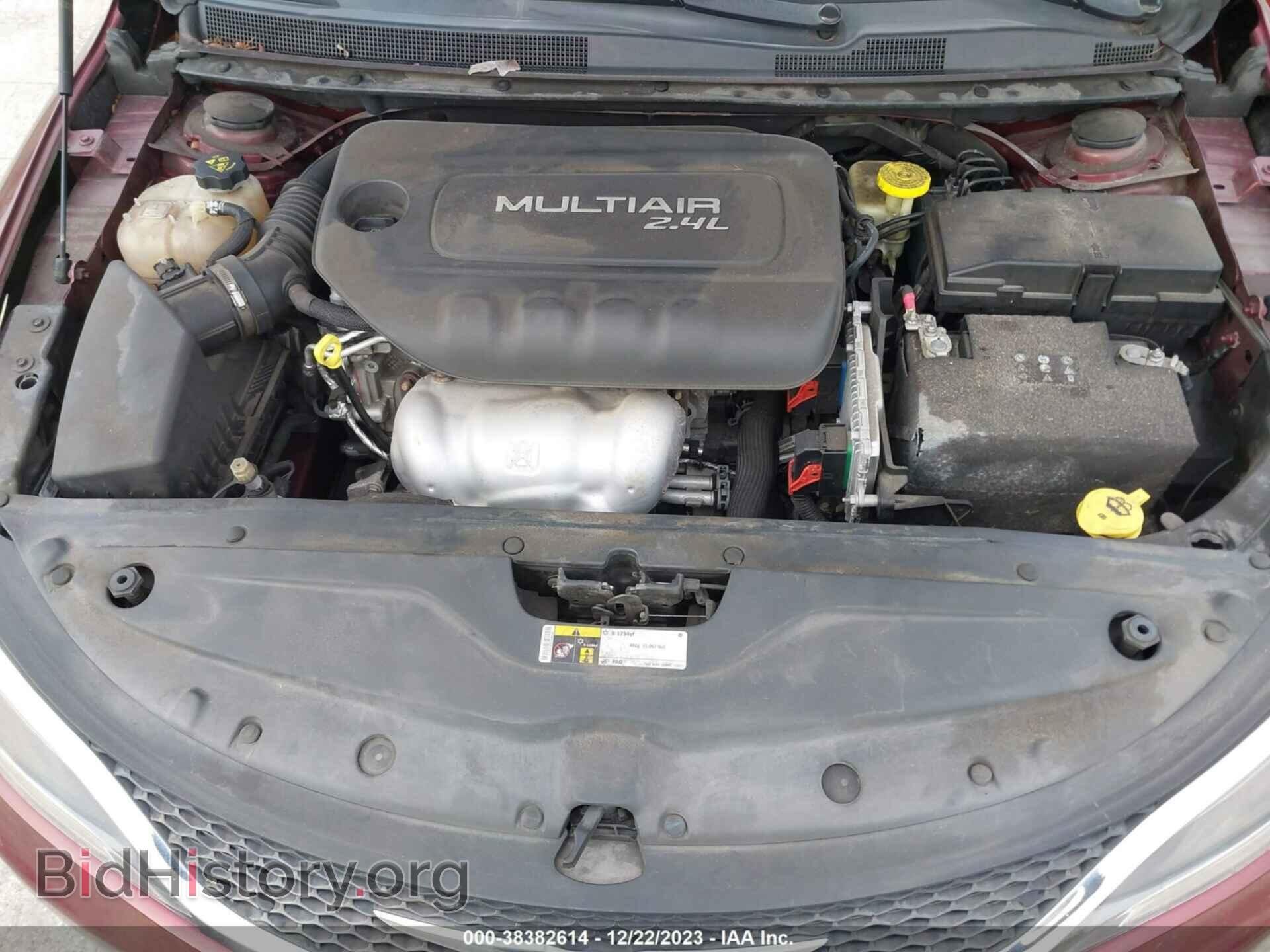 2016 CHRYSLER 200 - VIN: 1C3CCCAB0GN172715 - Фото 10