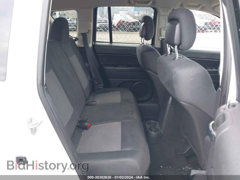 2012 Jeep COMPASS (VIN 1C4NJDBB2CD676780) — photo 8 of 16