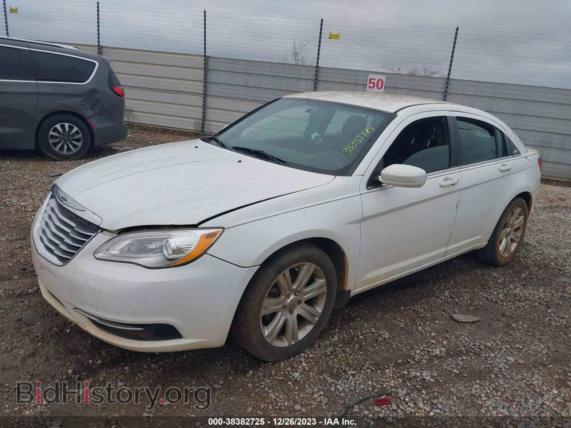 2013 CHRYSLER 200 - VIN: 1C3CCBBG7DN531834 - Фото 2
