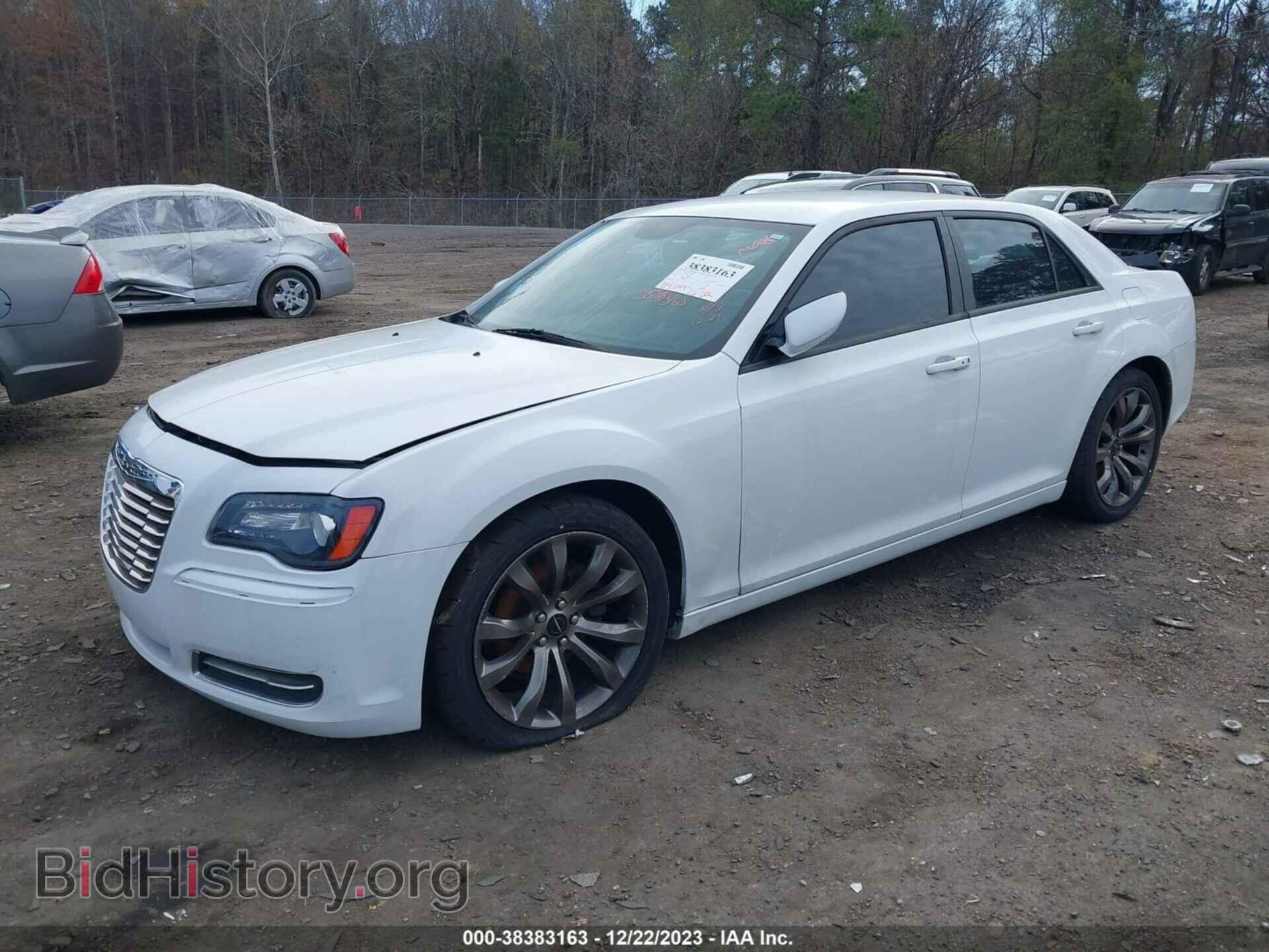 2014 CHRYSLER 300 - VIN: 2C3CCABG9EH245665 - Фото 2
