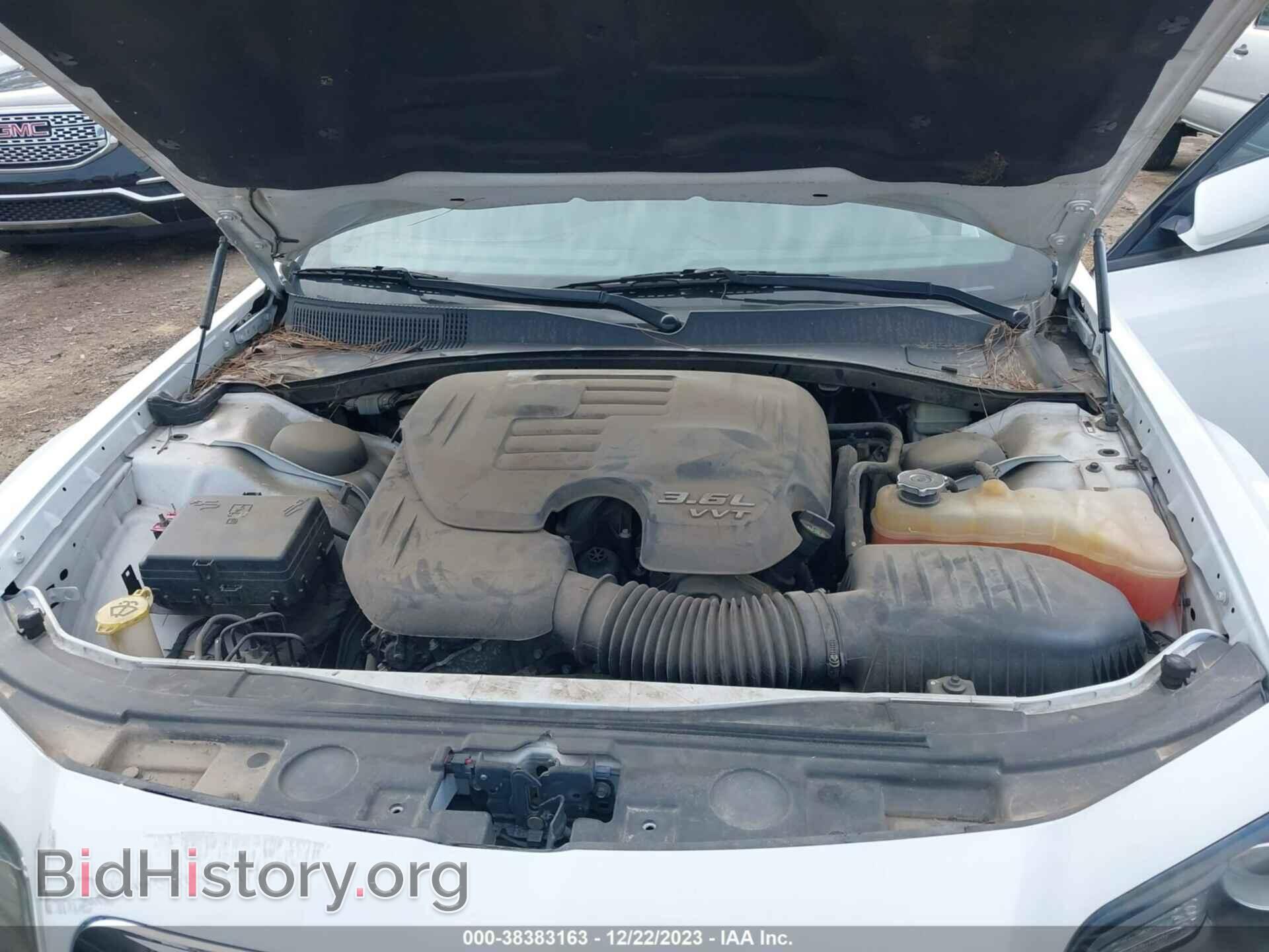 2014 CHRYSLER 300 - VIN: 2C3CCABG9EH245665 - Фото 10