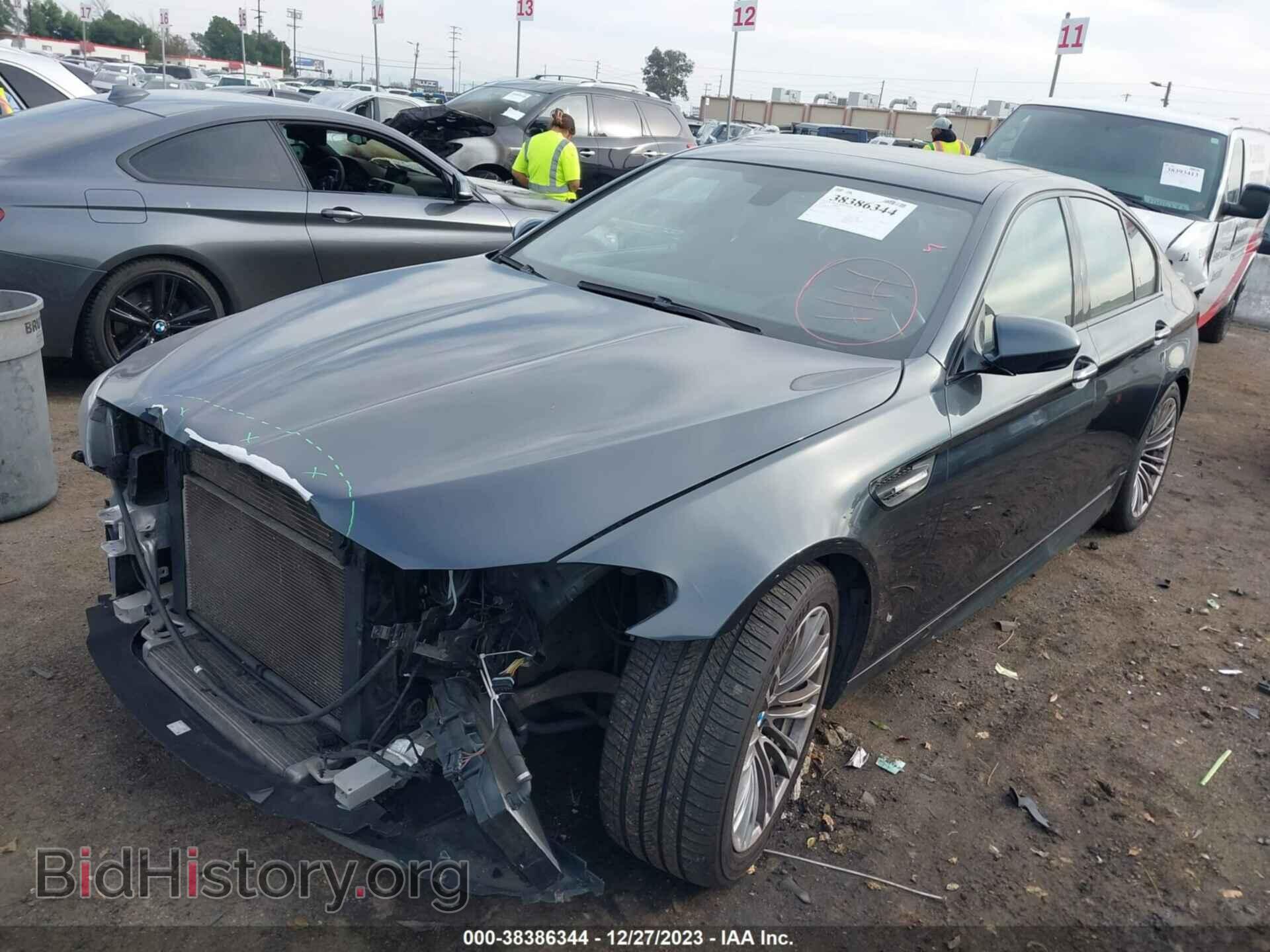 2013 BMW M5 - VIN: WBSFV9C50DC772454 - Фото 2