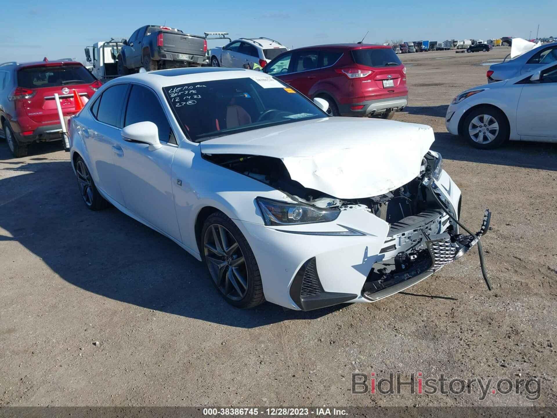 Photo JTHGA1D27L5107470 - LEXUS IS 300 2020