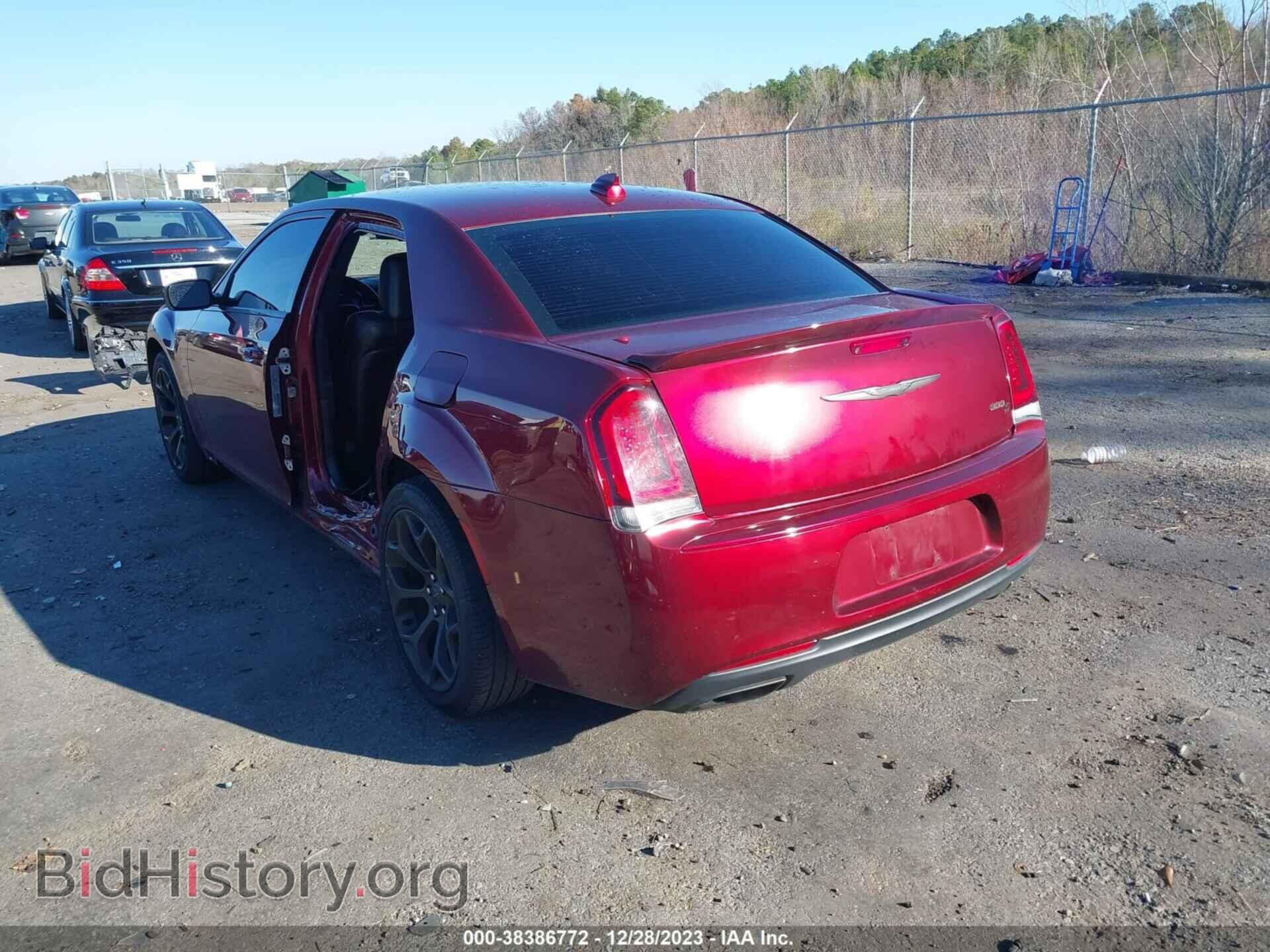 2019 CHRYSLER 300 - VIN: 2C3CCABG0KH714461 - Фото 3