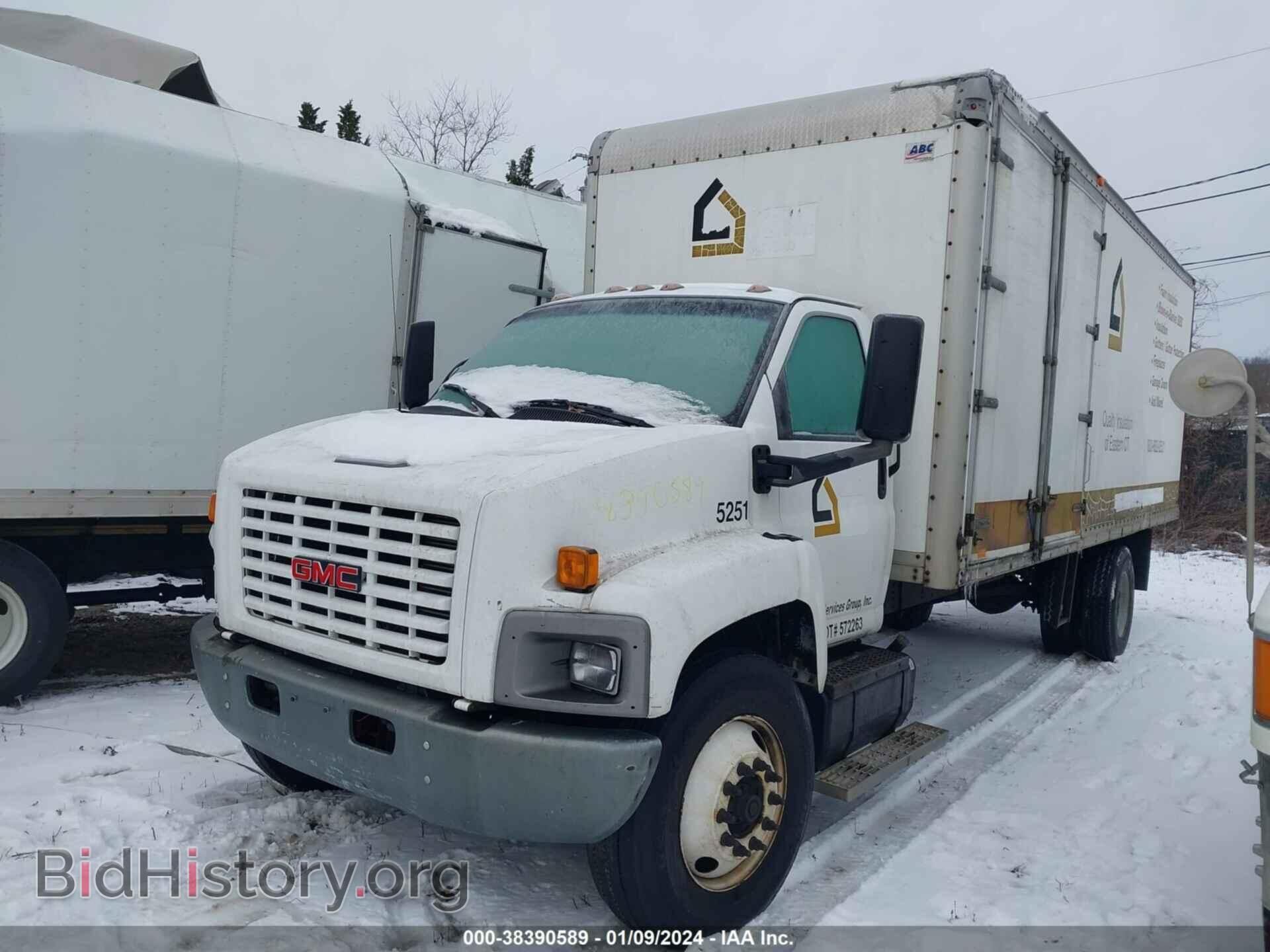 2007 GMC C7500 - VIN: 1GDJ7C1337F405251 - Photo 2