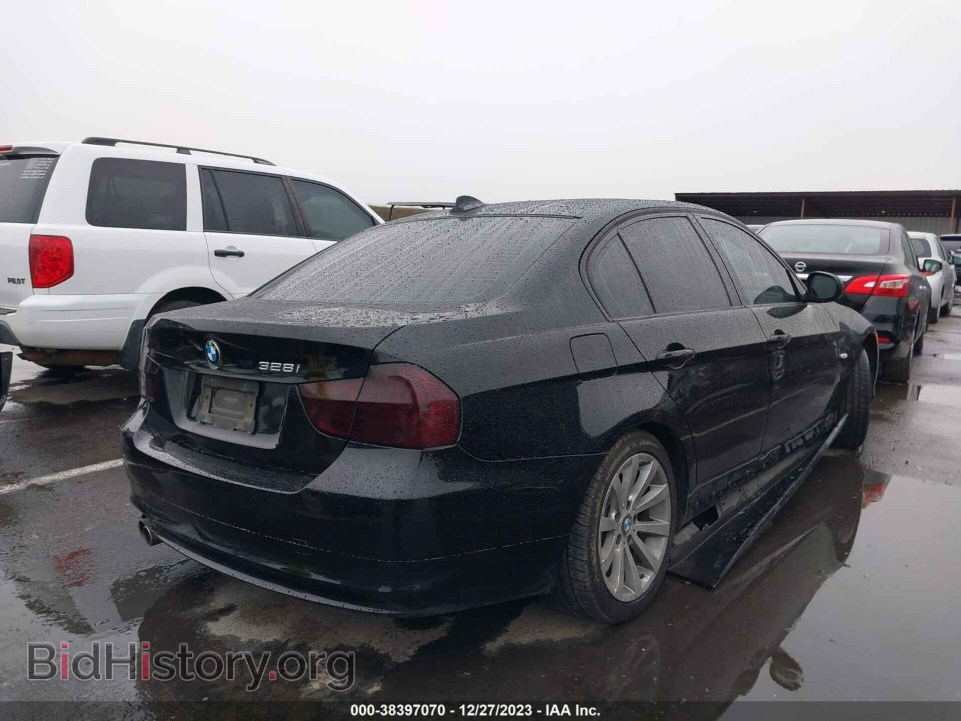 2011 BMW 328I - VIN: WBAPH5C50BF094258 - Фото 4