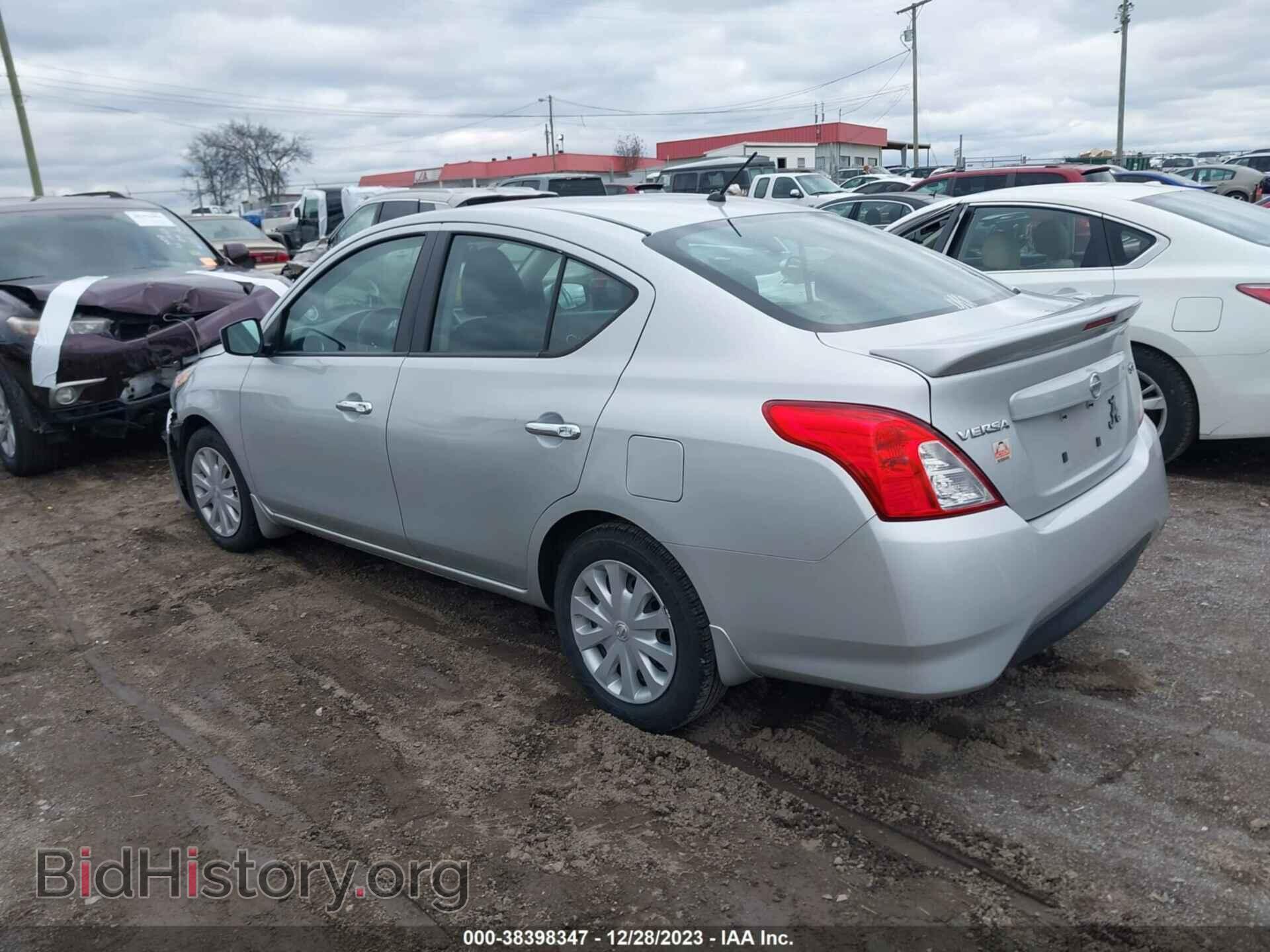 2018 NISSAN VERSA - VIN: 3N1CN7AP1JL821909 - Фото 3