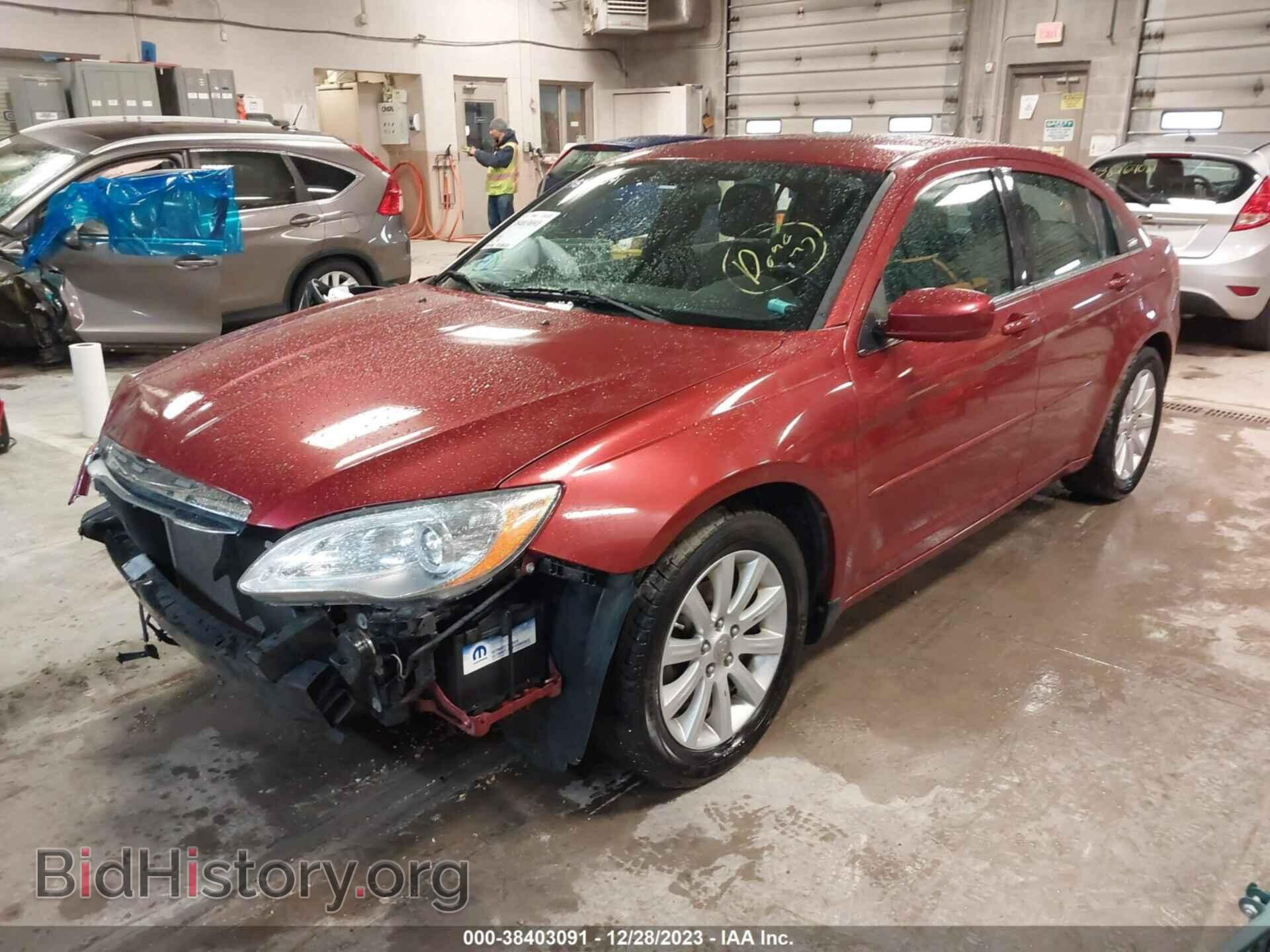 2013 CHRYSLER 200 - VIN: 1C3CCBBG0DN660157 - Фото 2