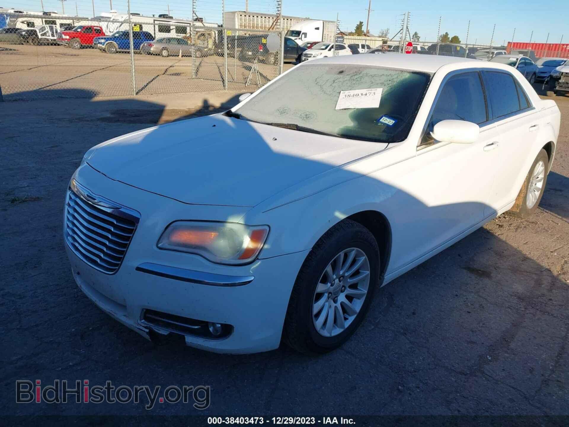 2013 CHRYSLER 300 - VIN: 2C3CCAAG6DH588451 - Фото 2
