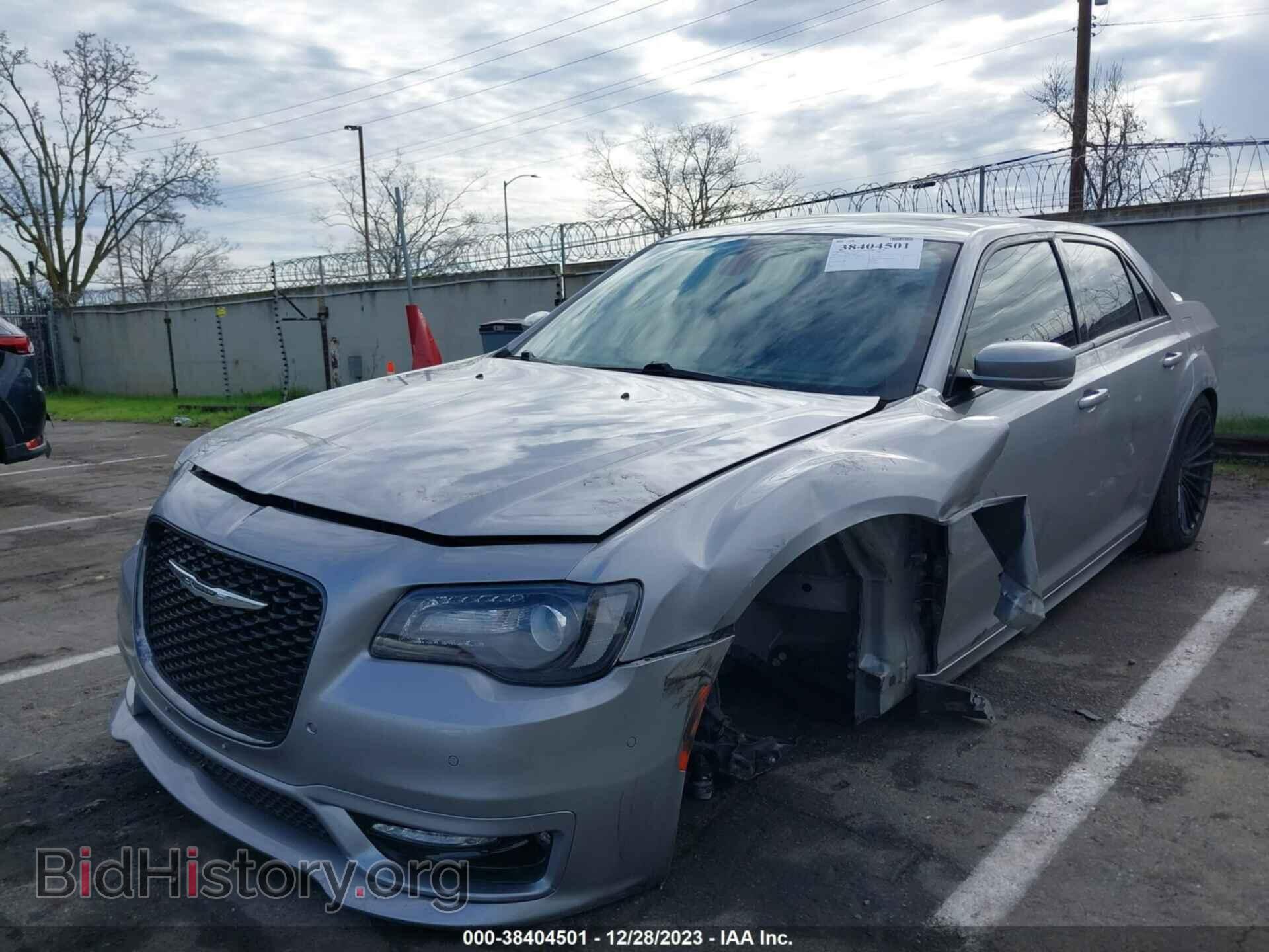 2018 CHRYSLER 300 - VIN: 2C3CCABG1JH243886 - Фото 2