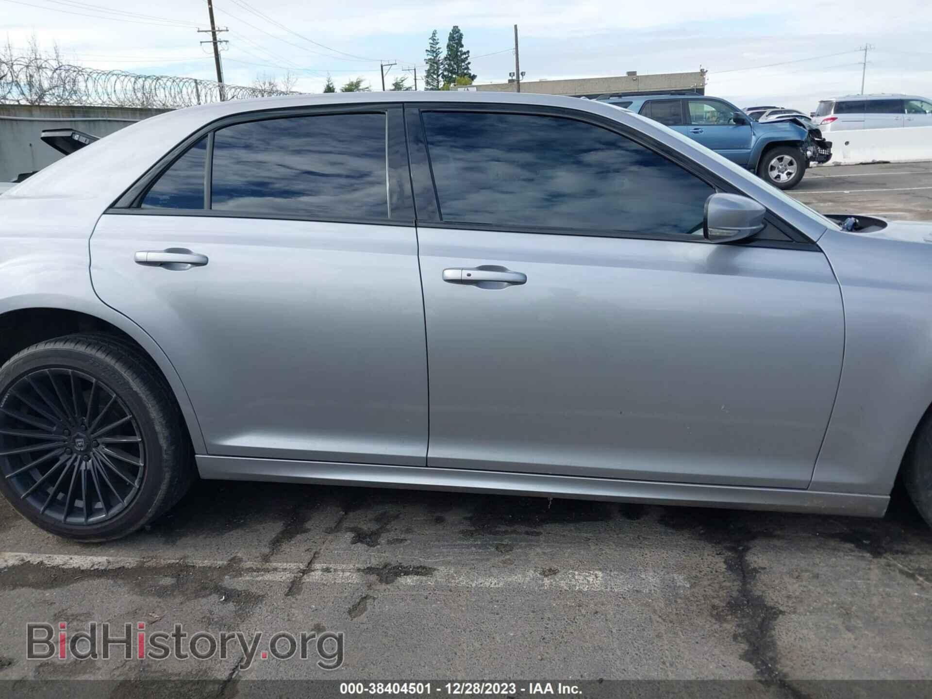 2018 CHRYSLER 300 - VIN: 2C3CCABG1JH243886 - Фото 13