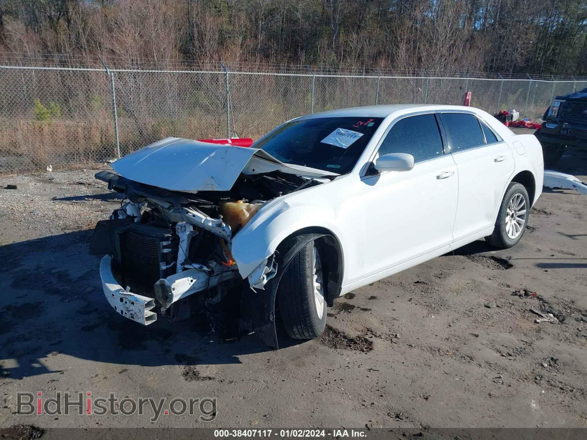 2013 CHRYSLER 300 - VIN: 2C3CCAAG2DH657555 - Фото 2