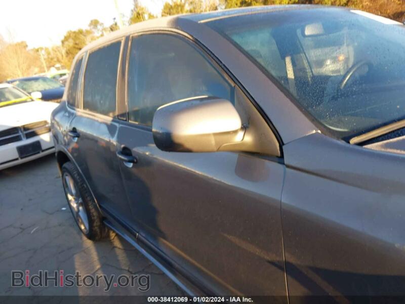 2010 Porsche CAYENNE (VIN WP1AD2AP4ALA61124) — photo 12 of 15