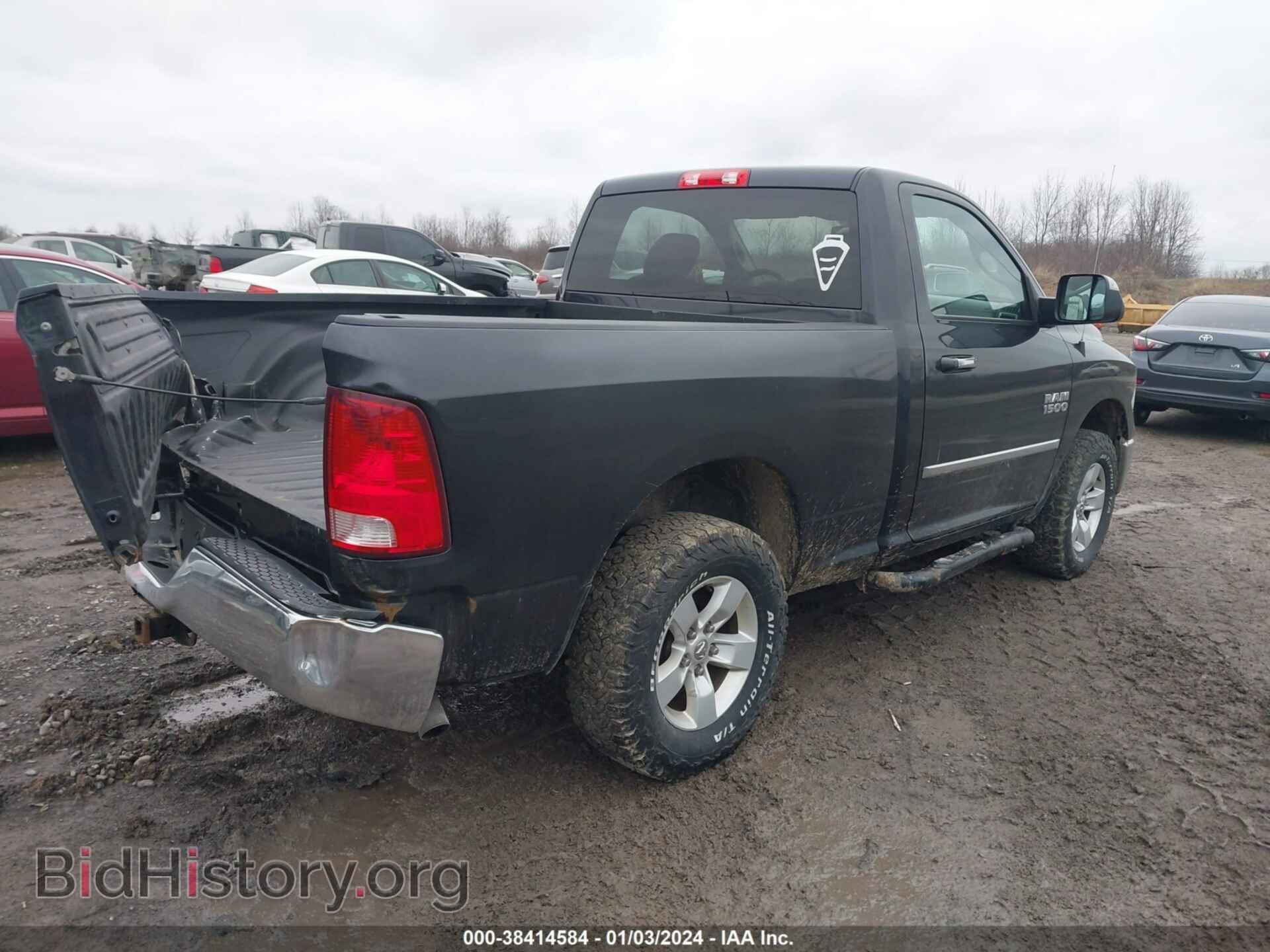 2017 RAM 1500 - VIN: 3C6JR7BGXHG556182 - Фото 4