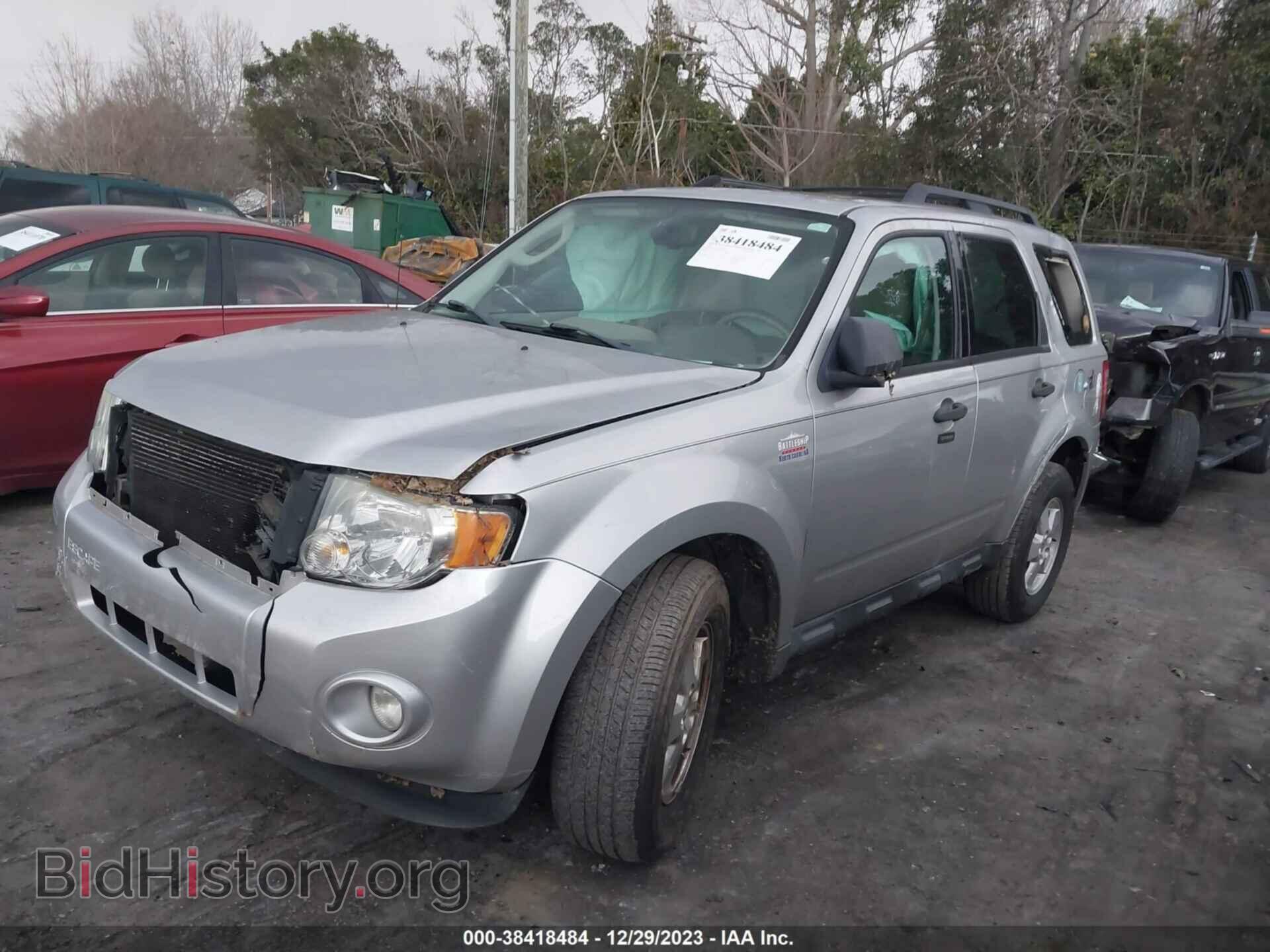 2011 FORD ESCAPE - VIN: 1FMCU0D71BKA52930 - Фото 2