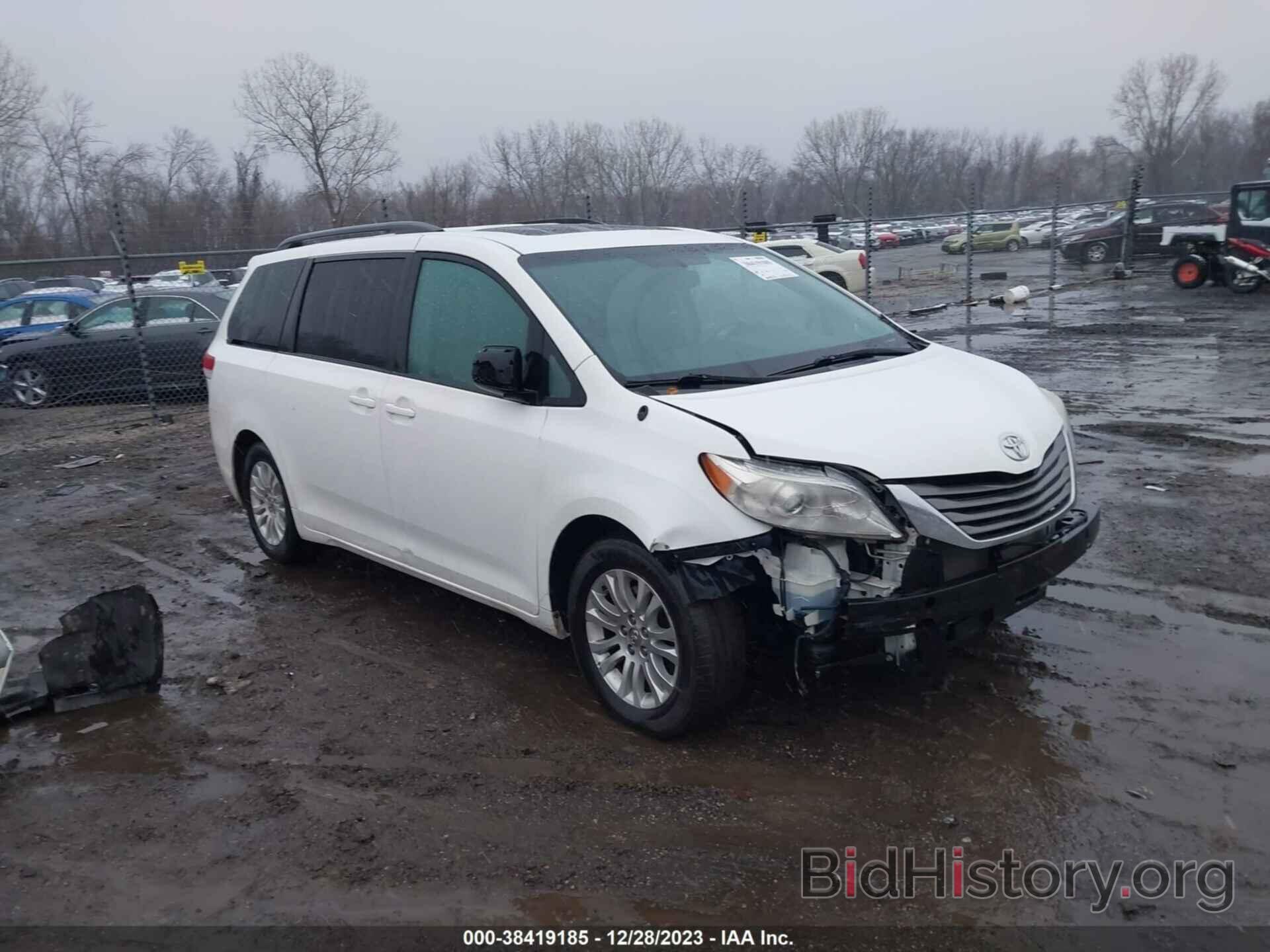 Photo 5TDYK3DC4BS145836 - TOYOTA SIENNA 2011