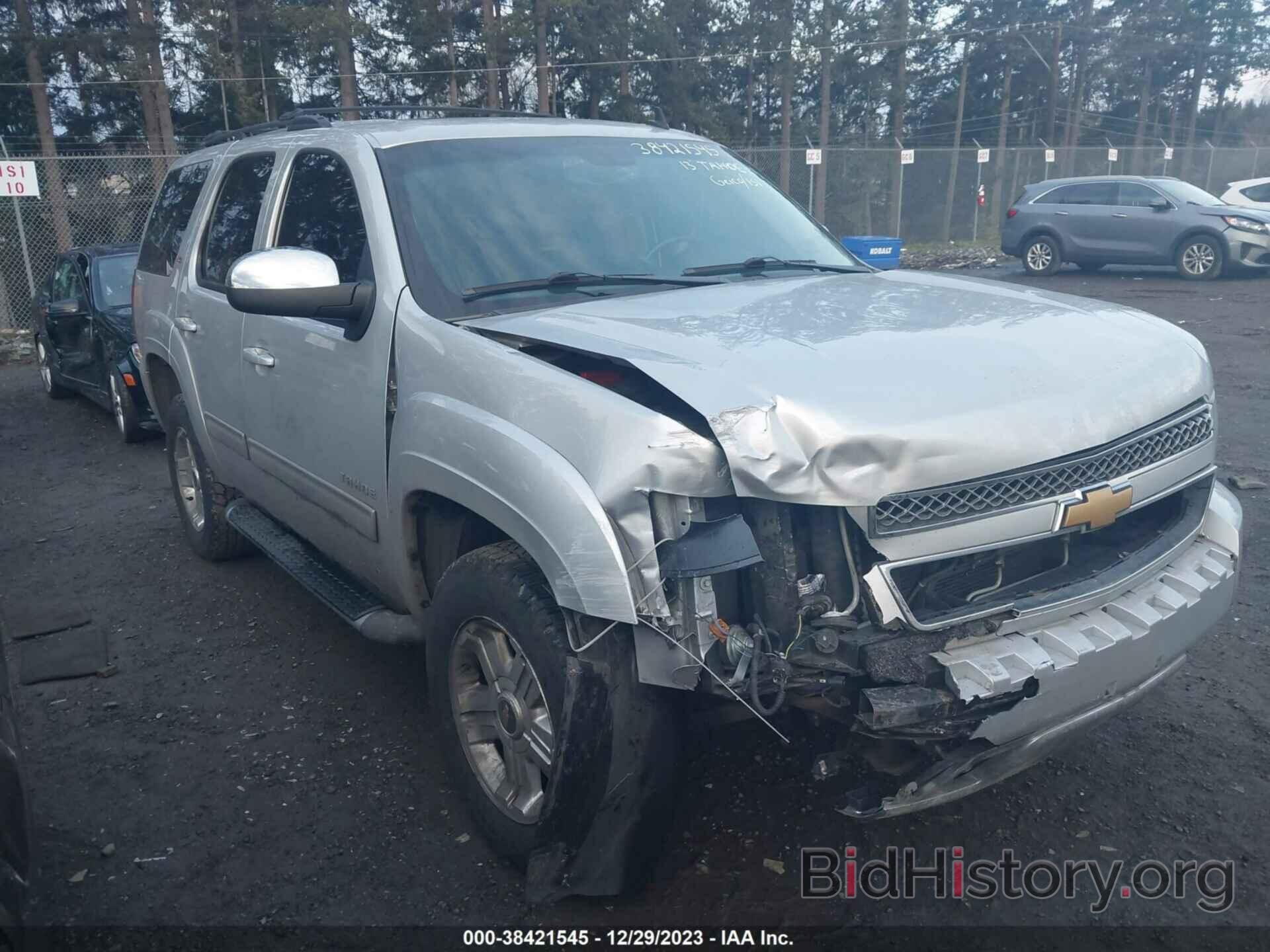 Photo 1GNSKBE02DR327807 - CHEVROLET TAHOE 2013