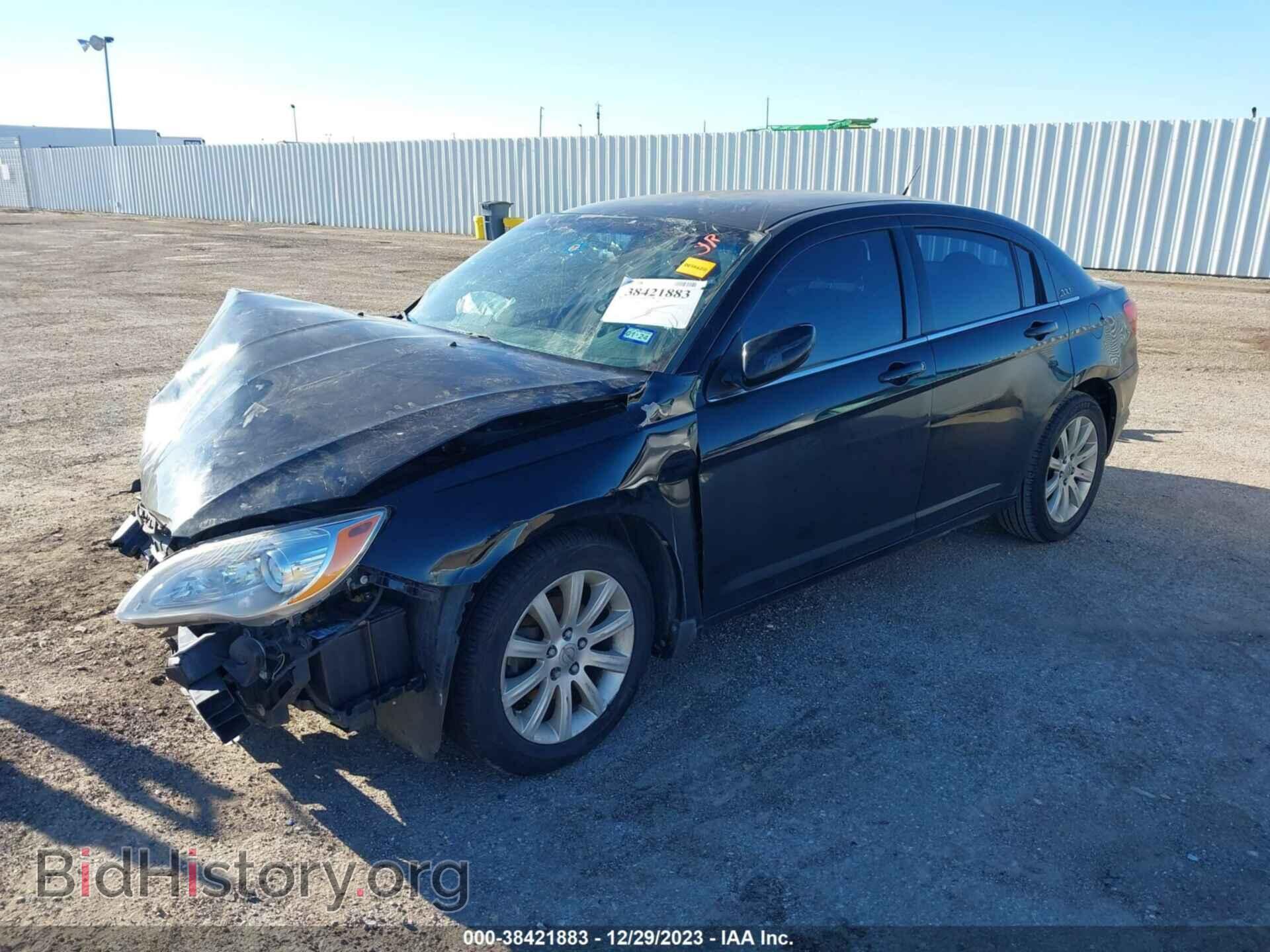 2013 CHRYSLER 200 - VIN: 1C3CCBBB1DN627589 - Фото 2