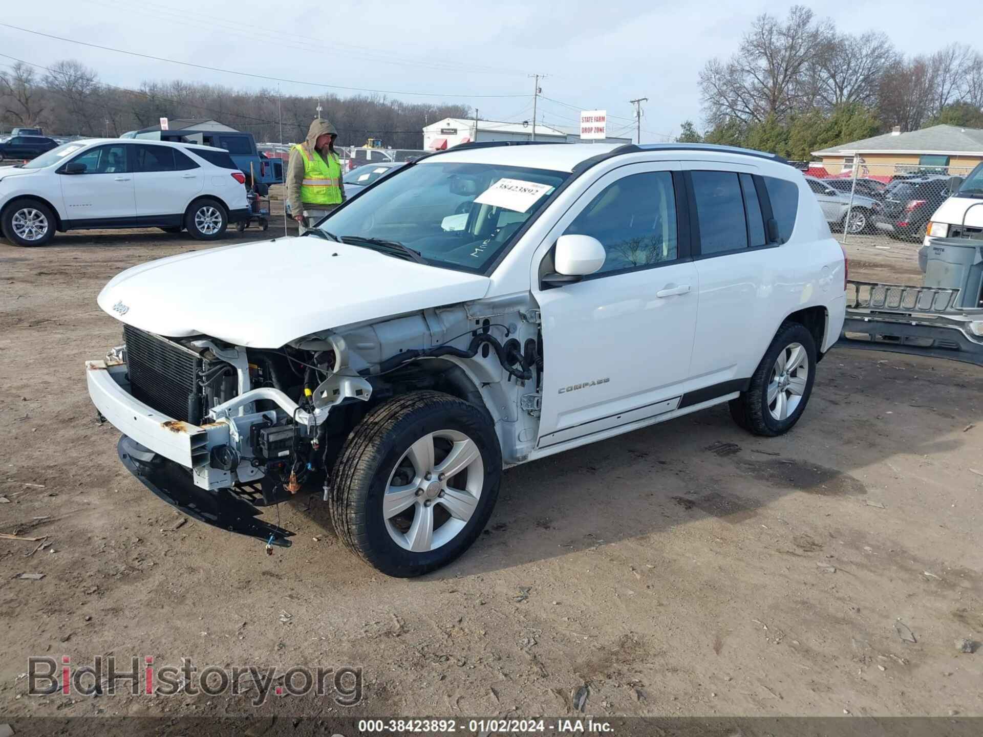 2014 JEEP COMPASS - VIN: 1C4NJDEB5ED788570 - Photo 2