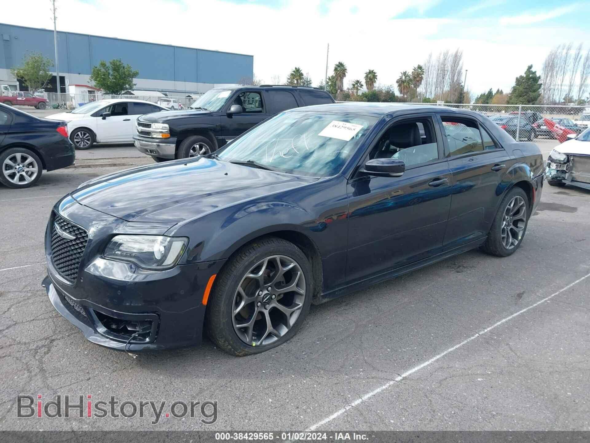2018 CHRYSLER 300 - VIN: 2C3CCABG2JH261488 - Фото 2